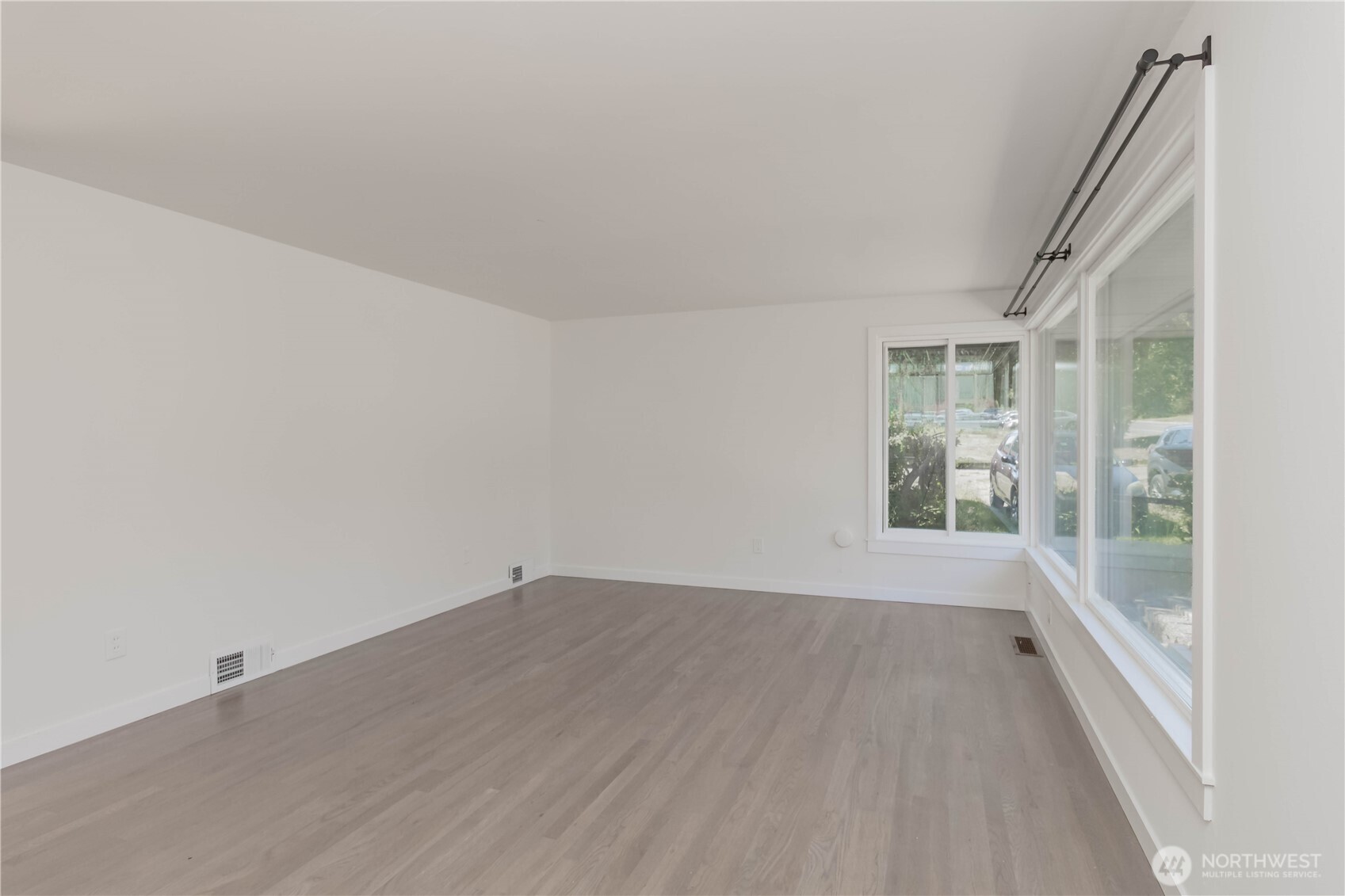 11834 8th Avenue Property Photo 6
