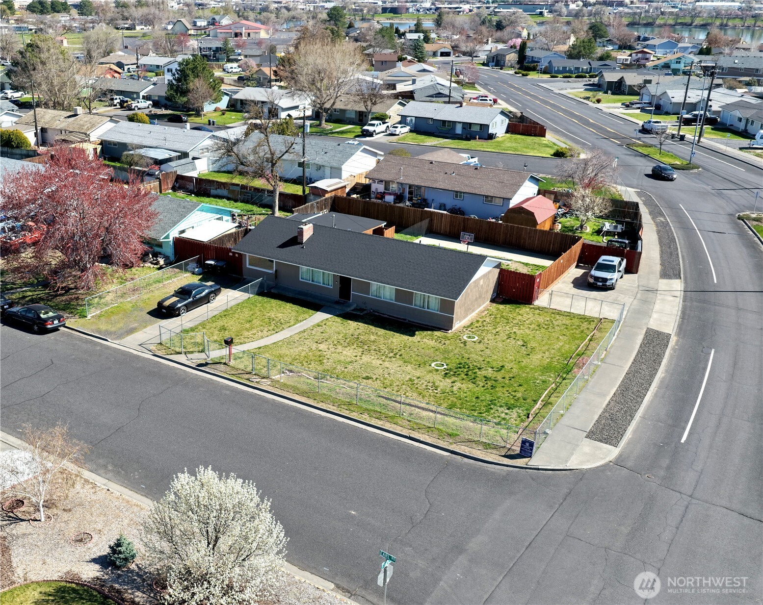 305 N Earl Road Property Photo 1