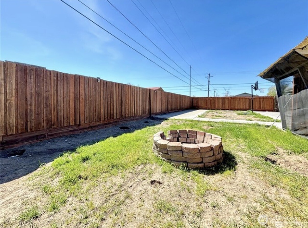 305 N Earl Road Property Photo 5