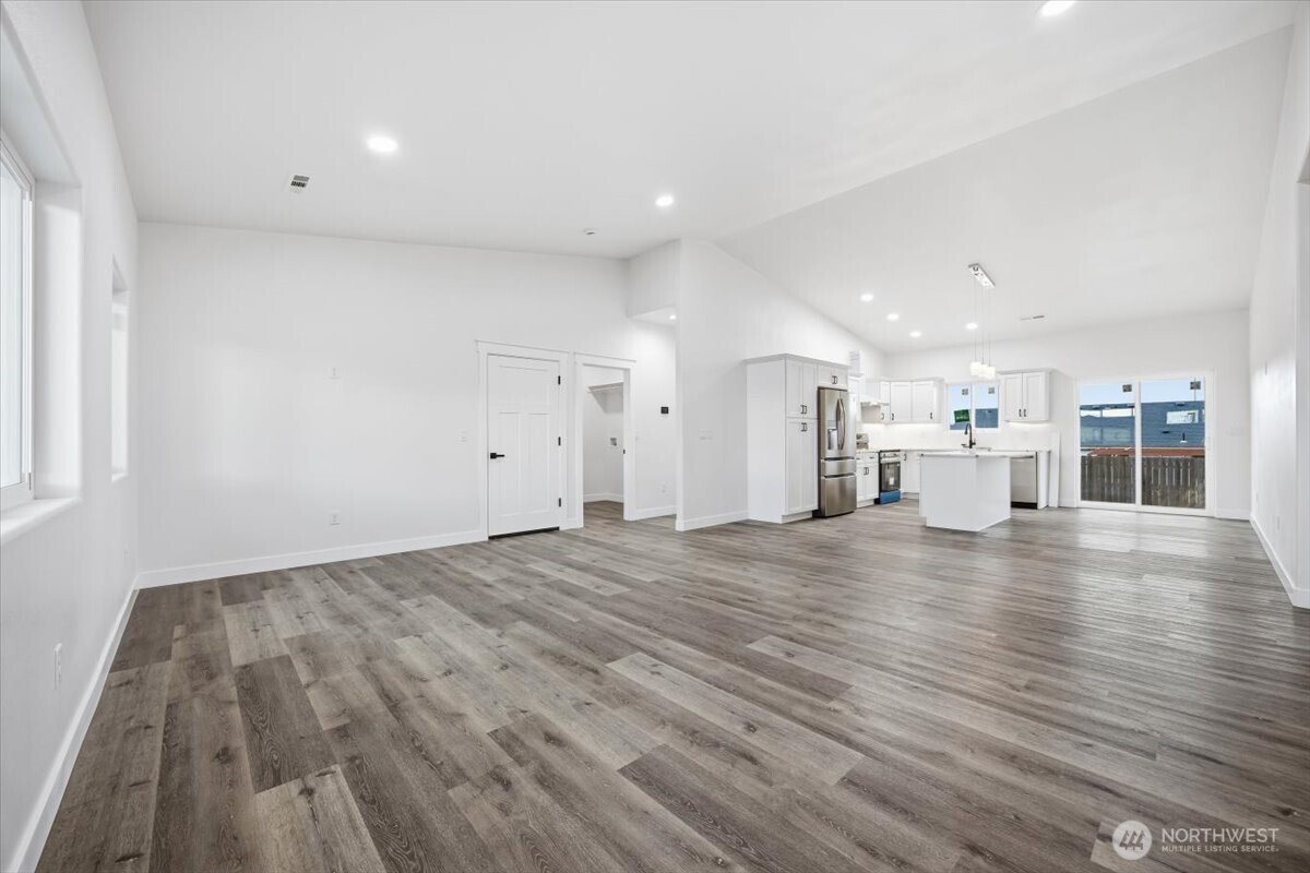320 Victoria Street Property Photo 10