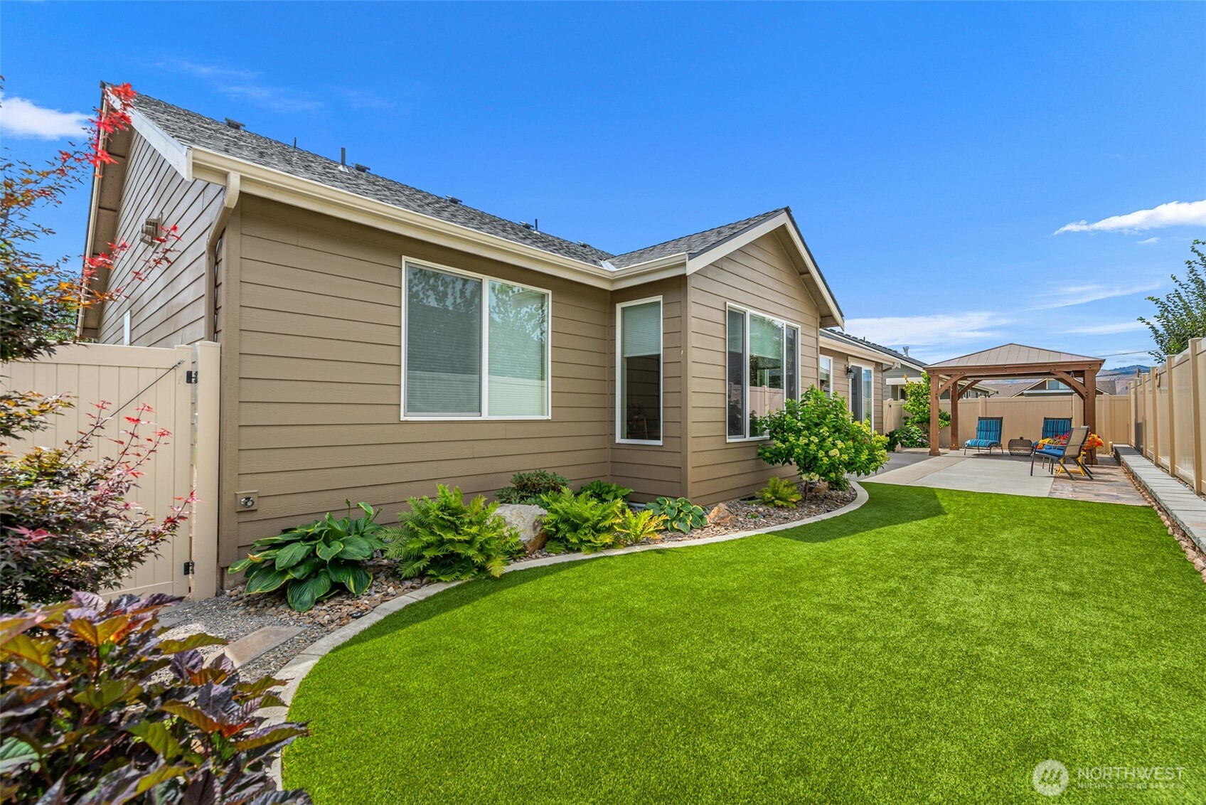 1747 S Blanchard Loop Property Photo 4