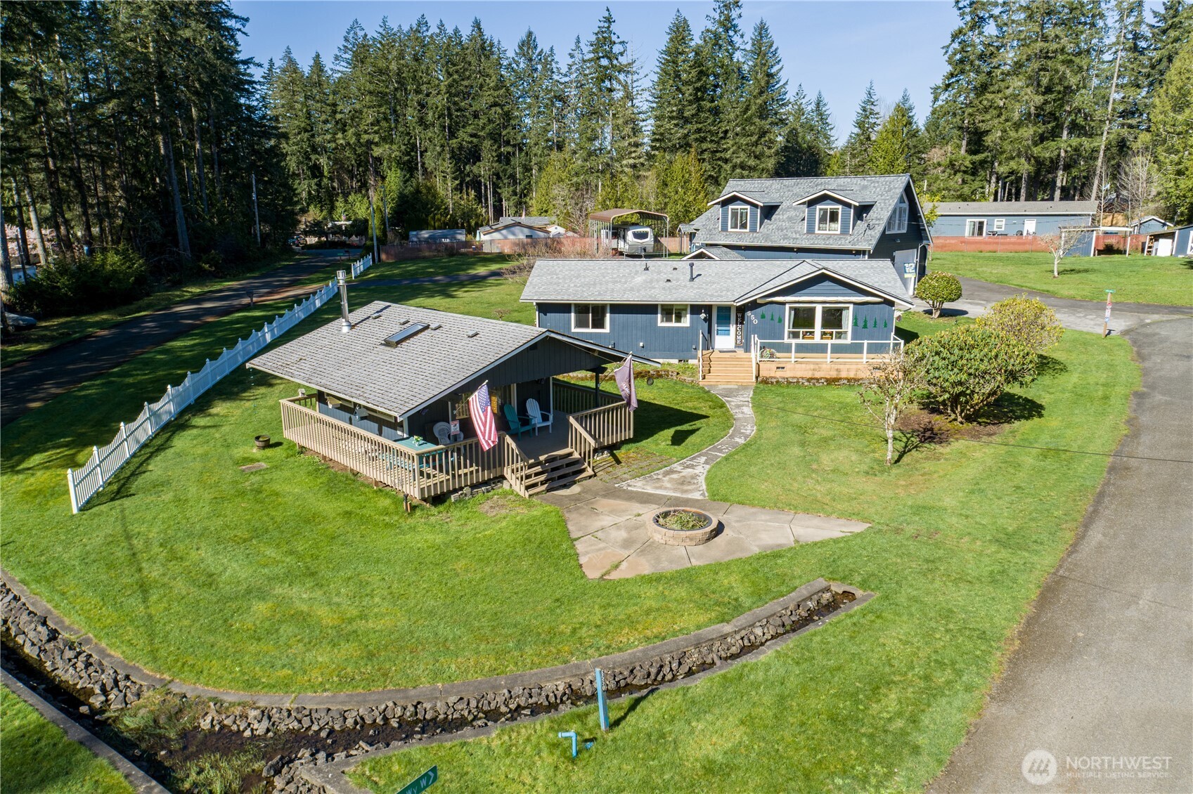 550 E Budd Drive Property Photo 1