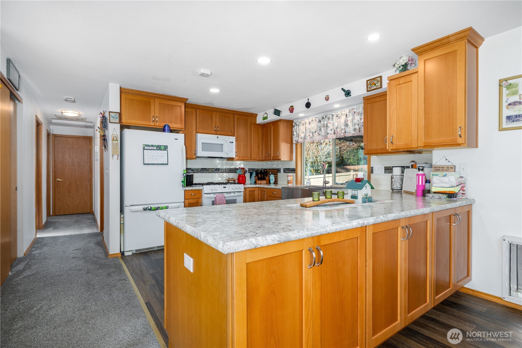 550 E Budd Drive Property Photo 8