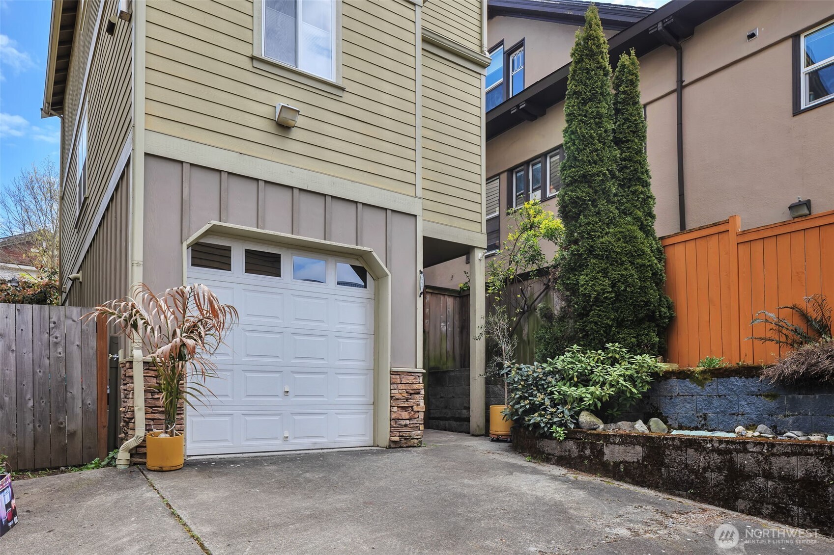 2221 E Spruce Street Property Photo 2