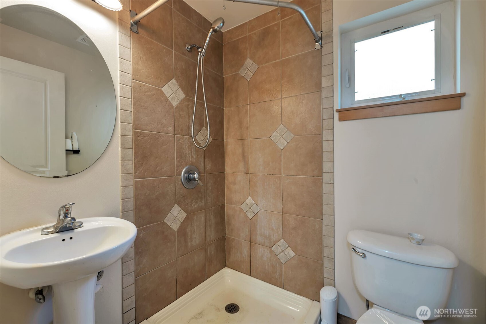 2221 E Spruce Street Property Photo 17