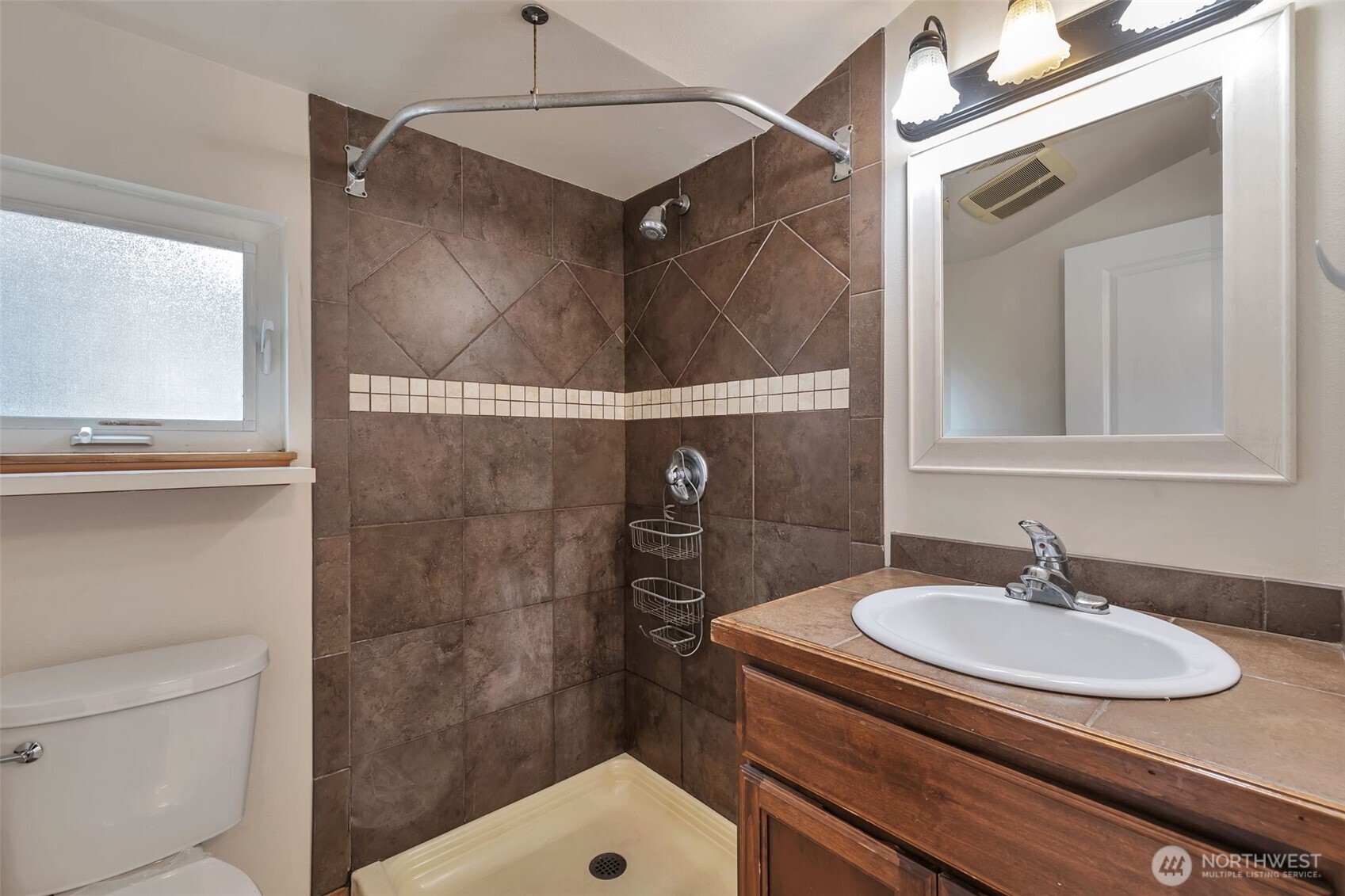 2221 E Spruce Street Property Photo 25