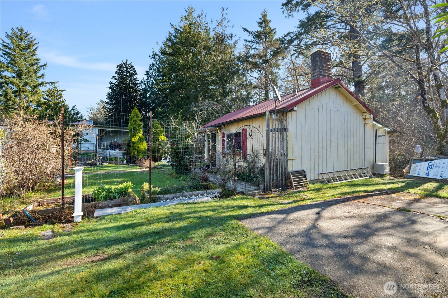 4270 Dexter Drive Property Photo 3