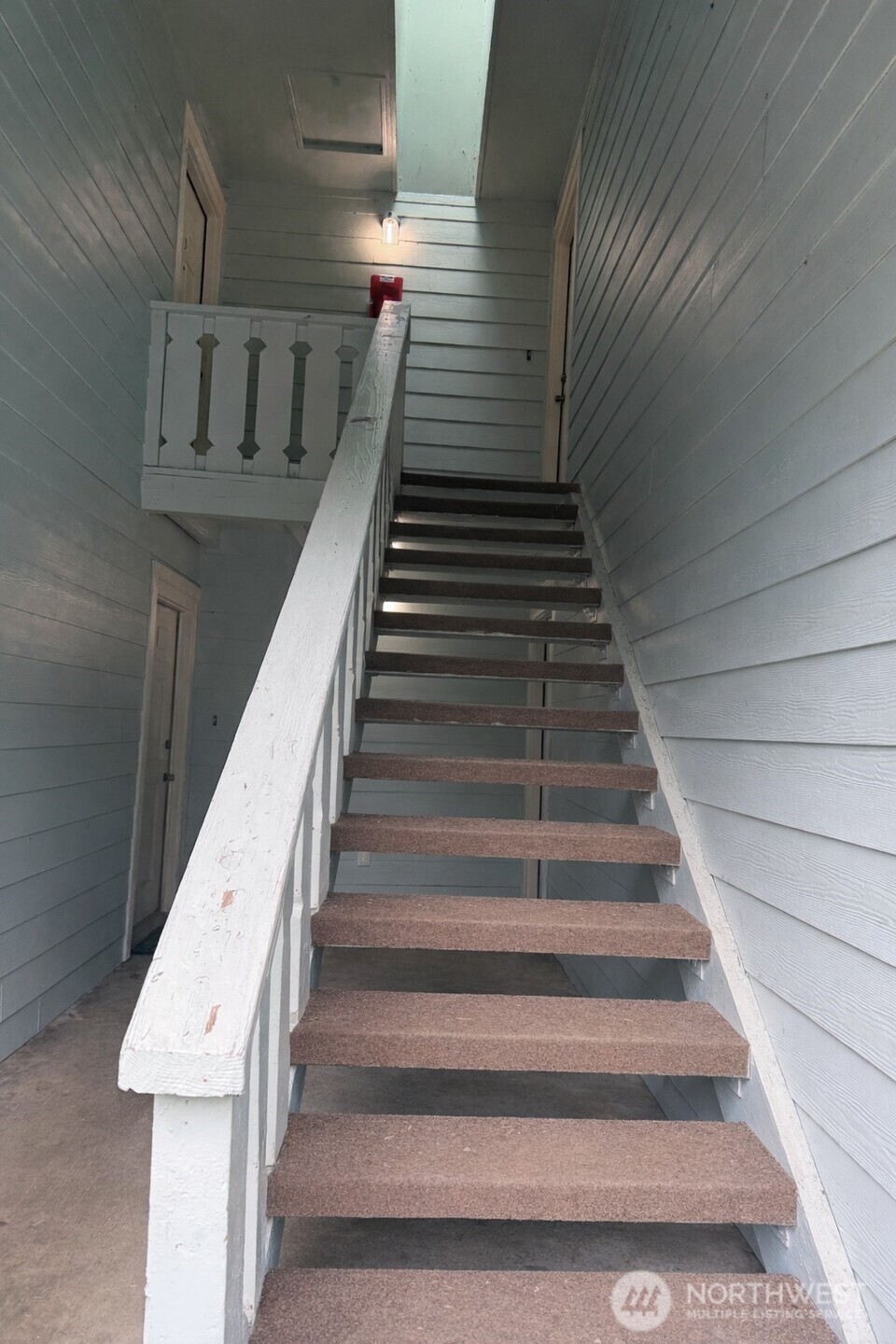 555 Sunset Avenue Property Photo 2
