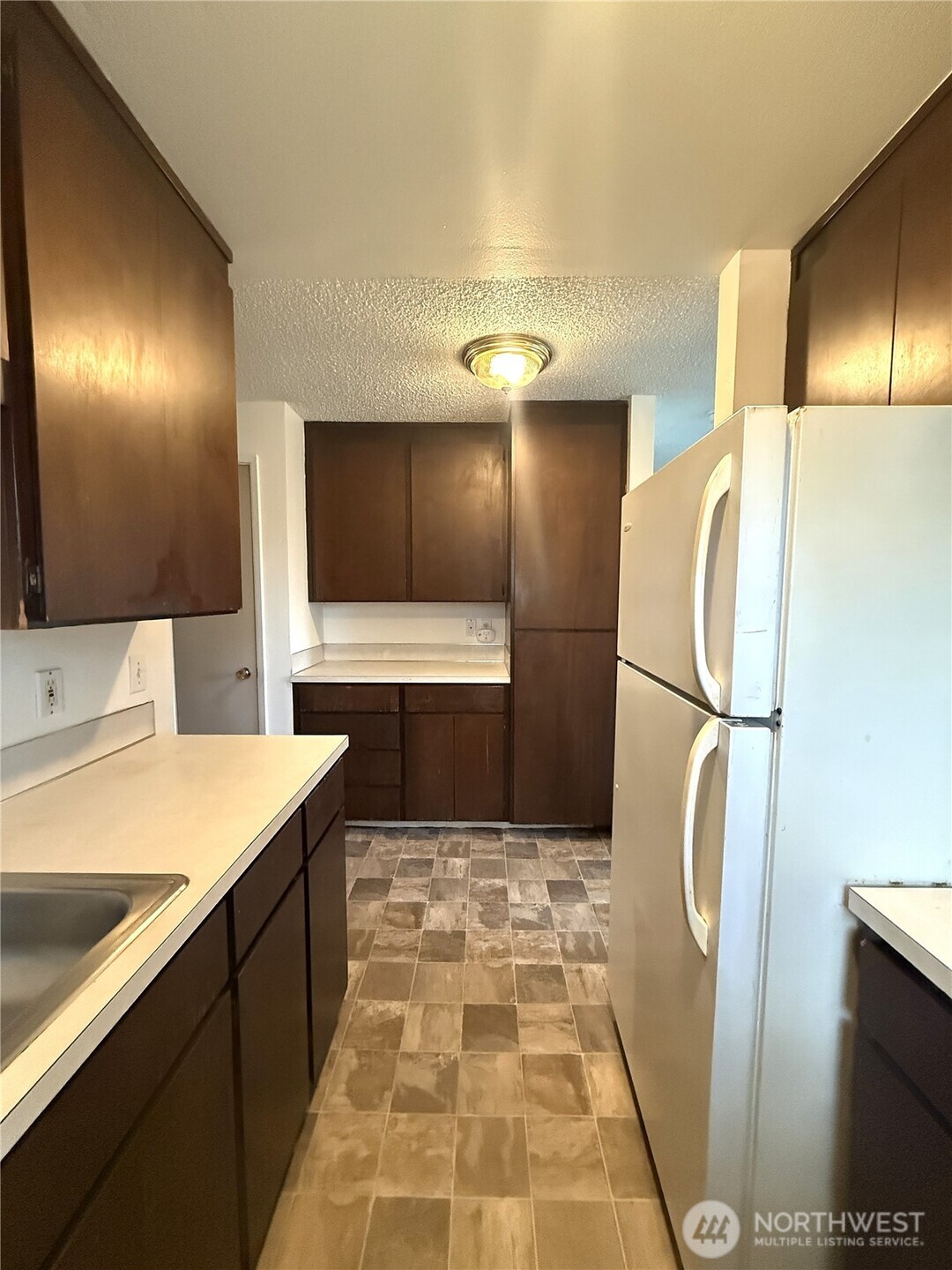 555 Sunset Avenue Property Photo 6