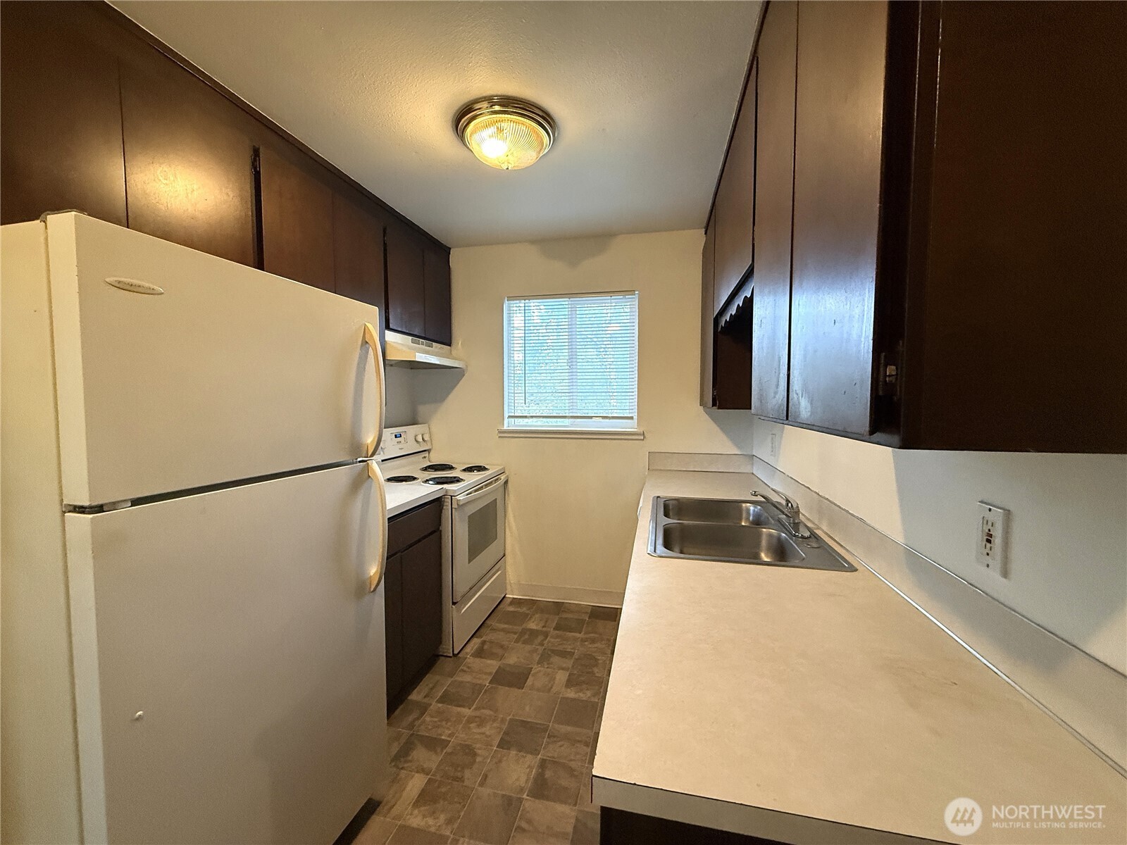 555 Sunset Avenue Property Photo 7