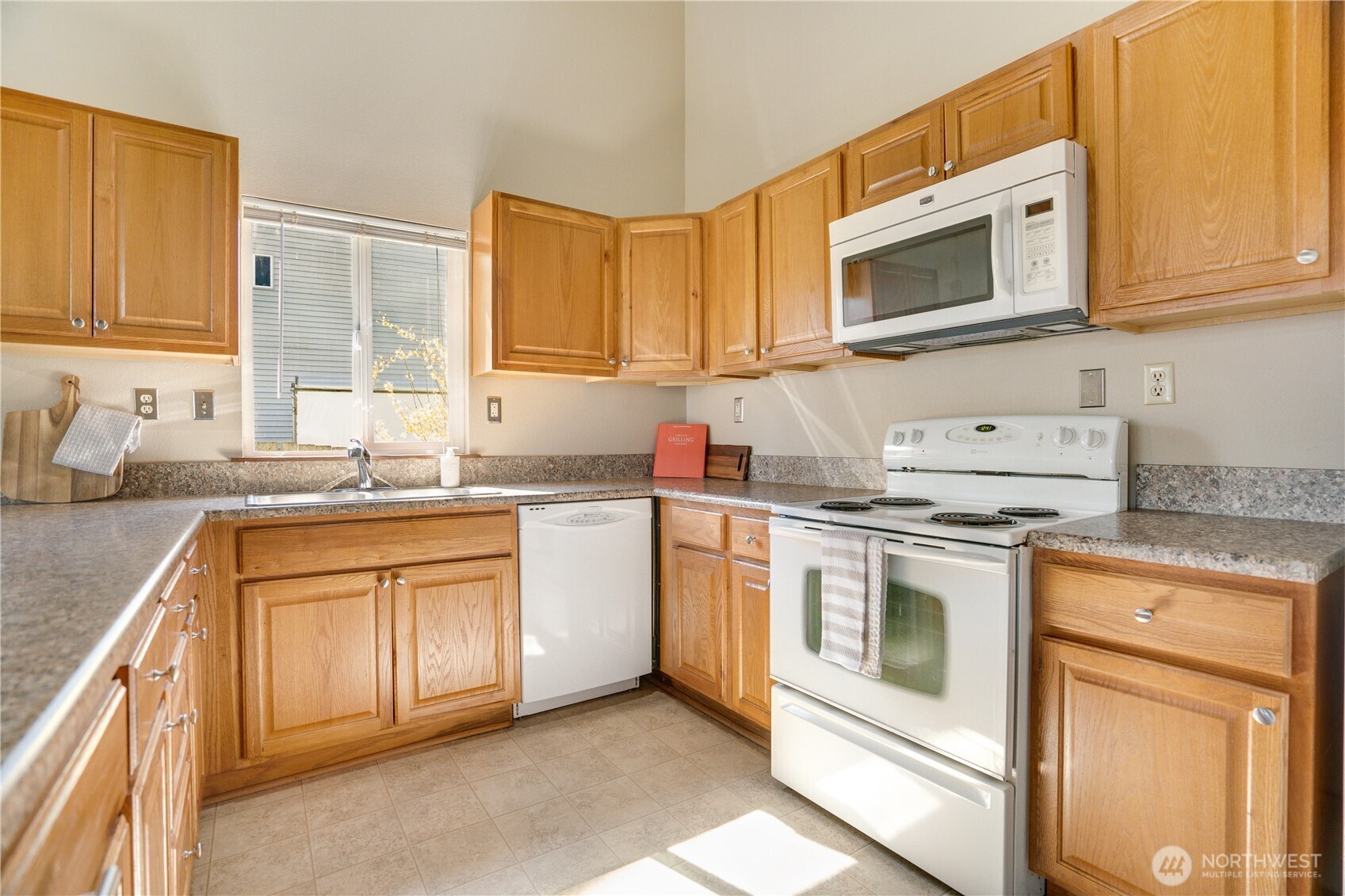 3023 Bridgeport Way B Property Photo 4