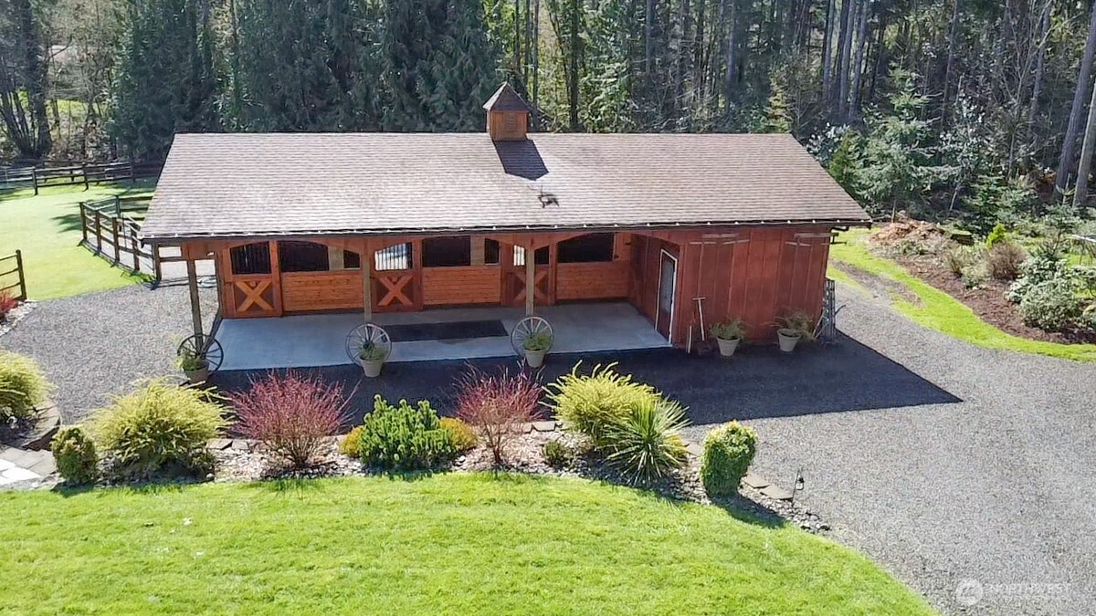 7436 Gallagher Cove Road Property Photo 6