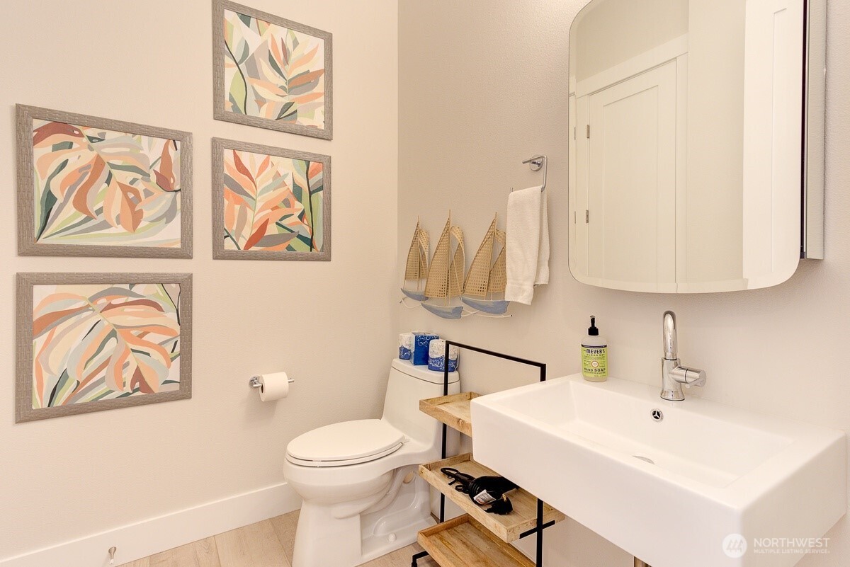 204 Market Street B Property Photo 7