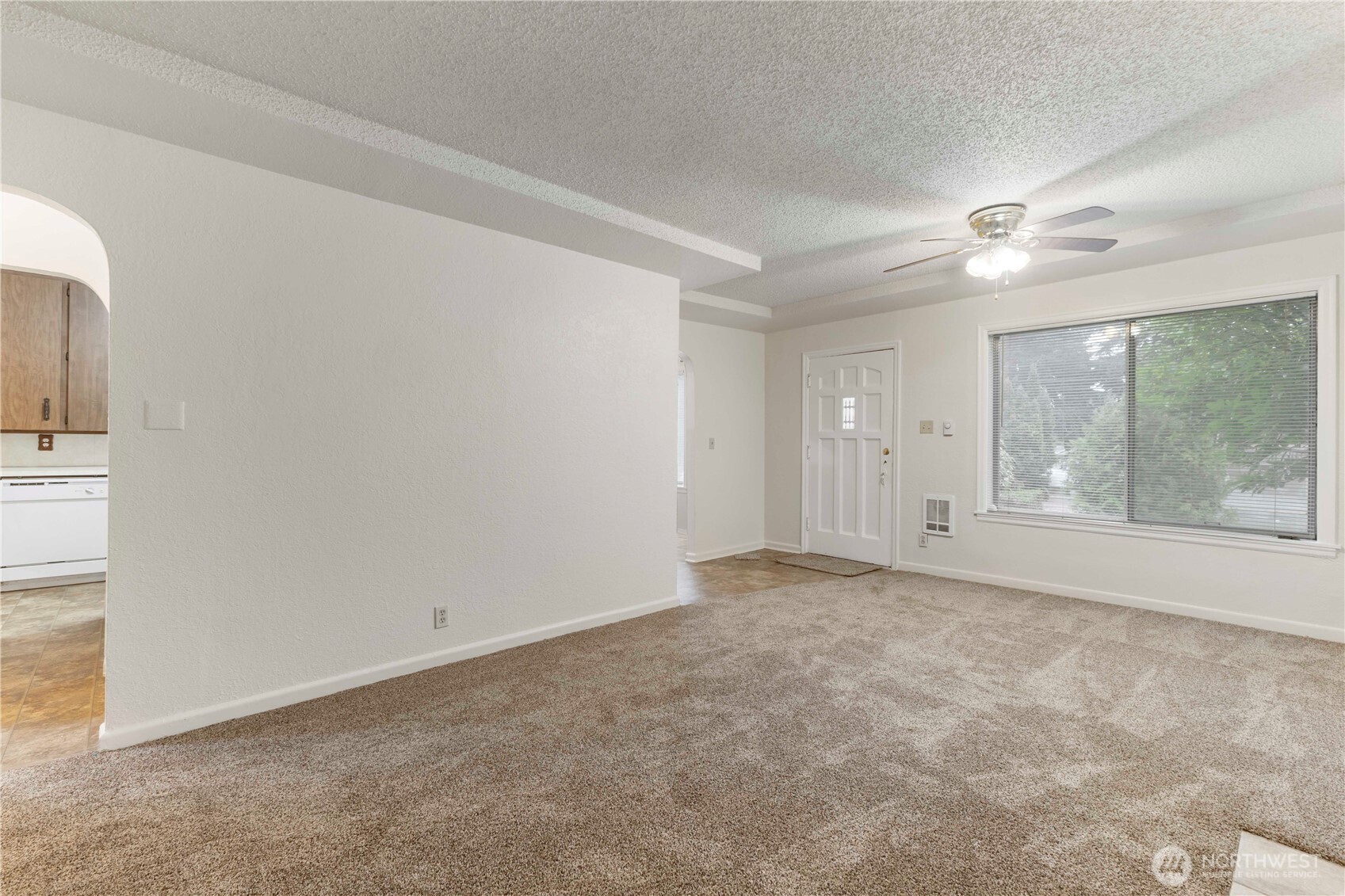 10114 Canyon Road Property Photo 6