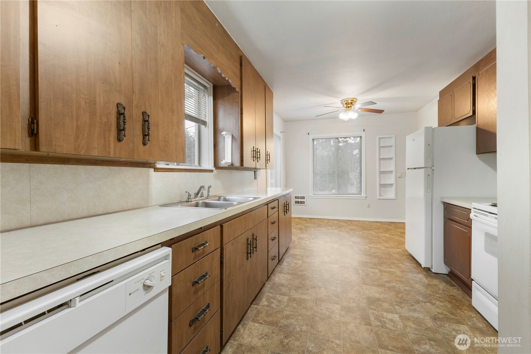 10114 Canyon Road Property Photo 9
