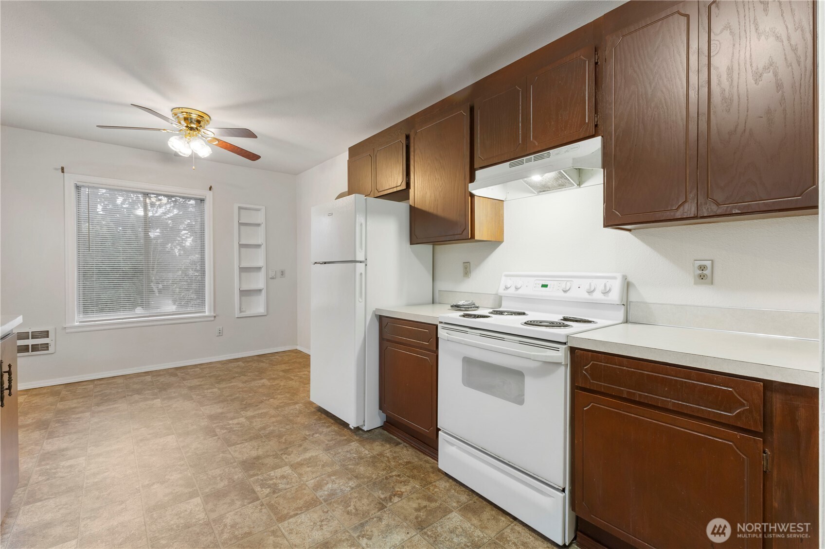 10114 Canyon Road Property Photo 10