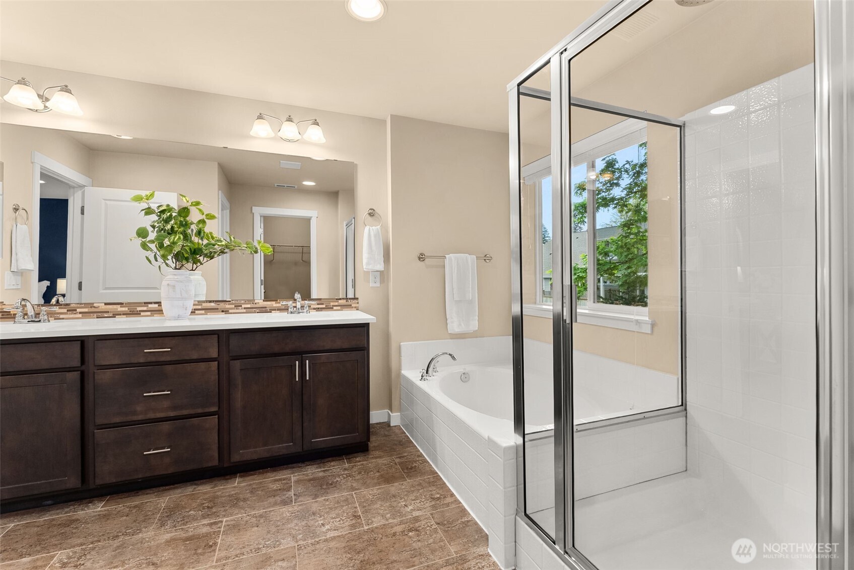 8896 Silverspot Drive Property Photo 15