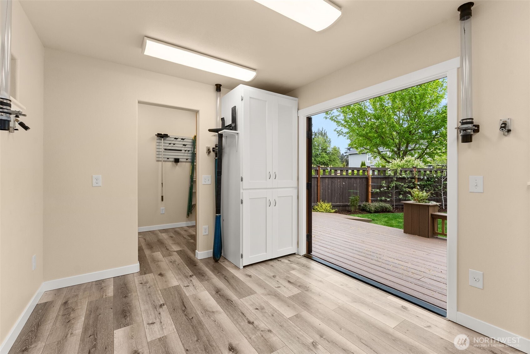 8896 Silverspot Drive Property Photo 29