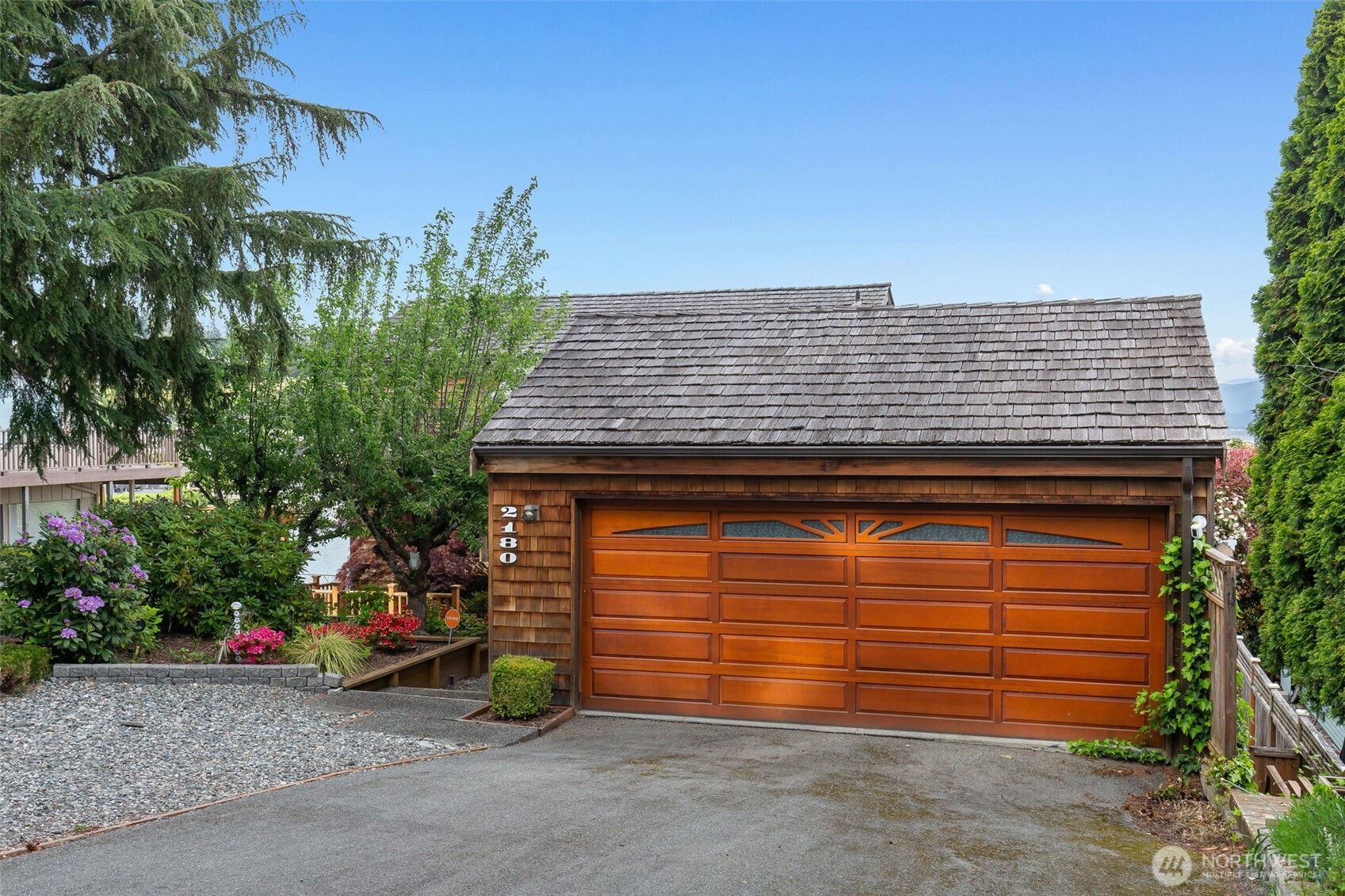 2180 Cove Drive Property Photo 1