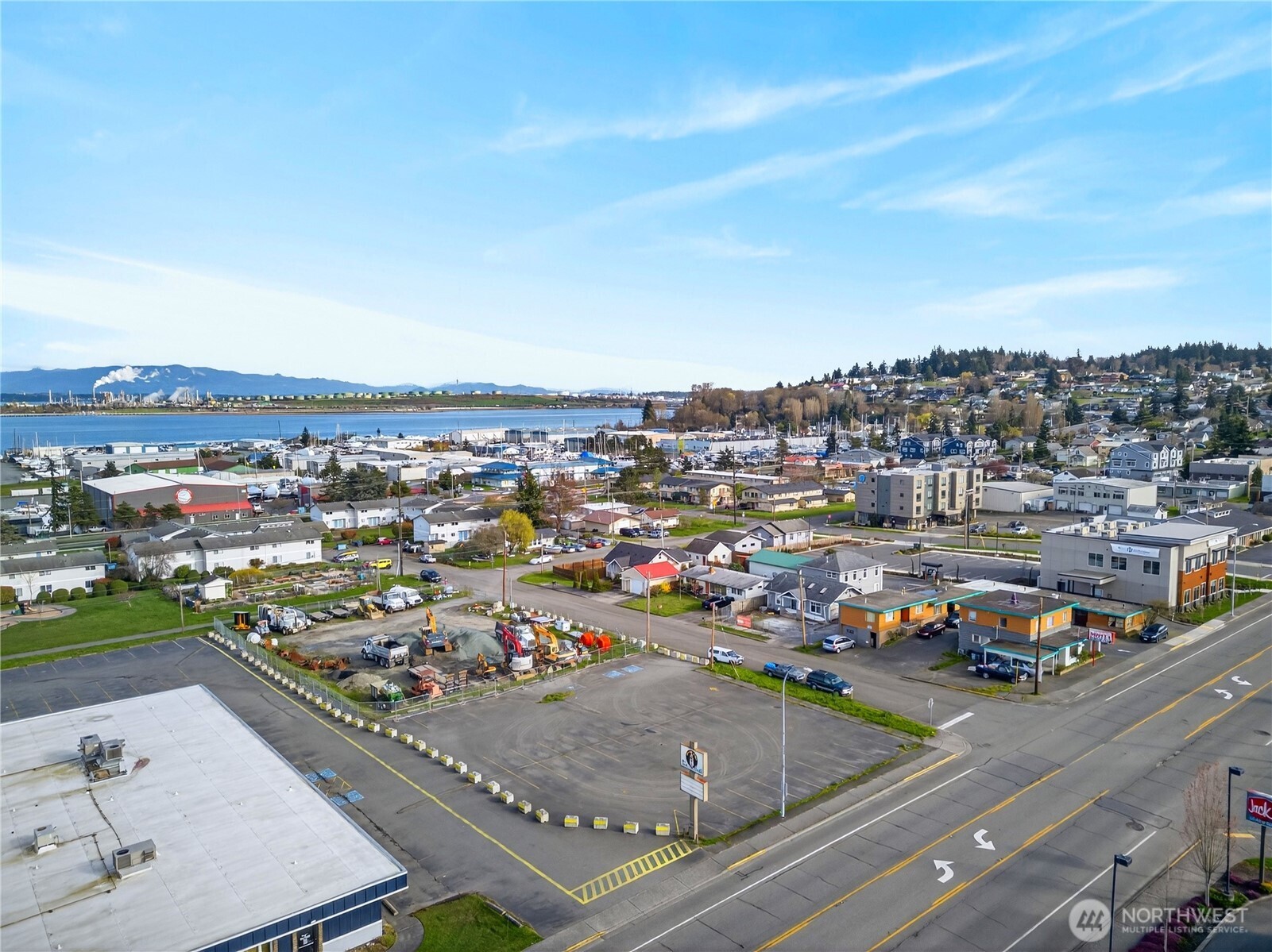 2821 Commercial Avenue Property Photo 2
