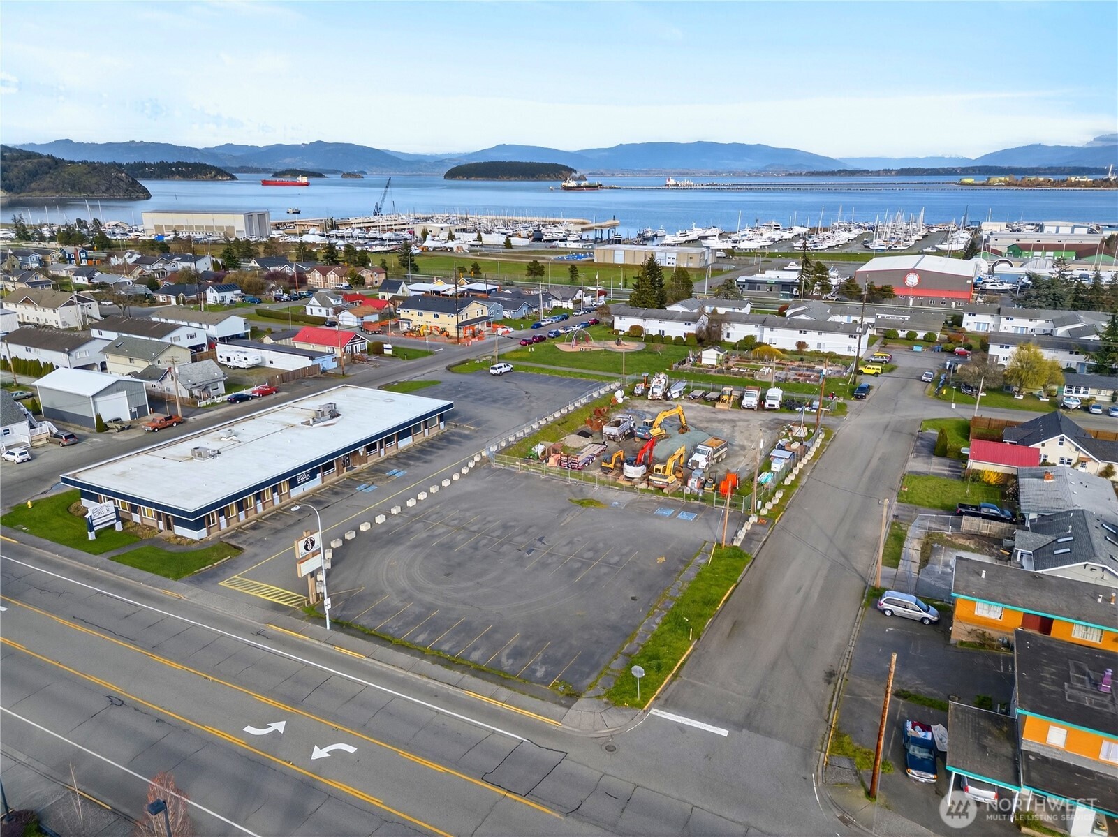 2821 Commercial Avenue Property Photo 4
