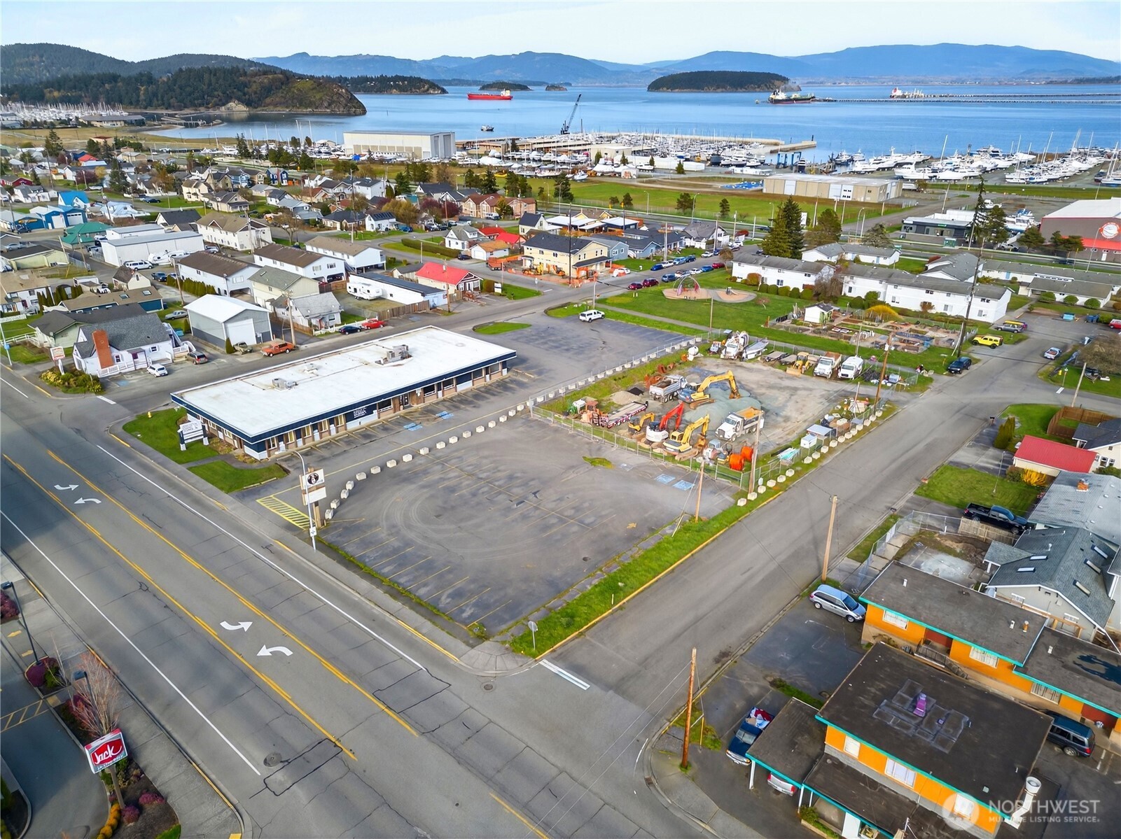 2821 Commercial Avenue Property Photo 5