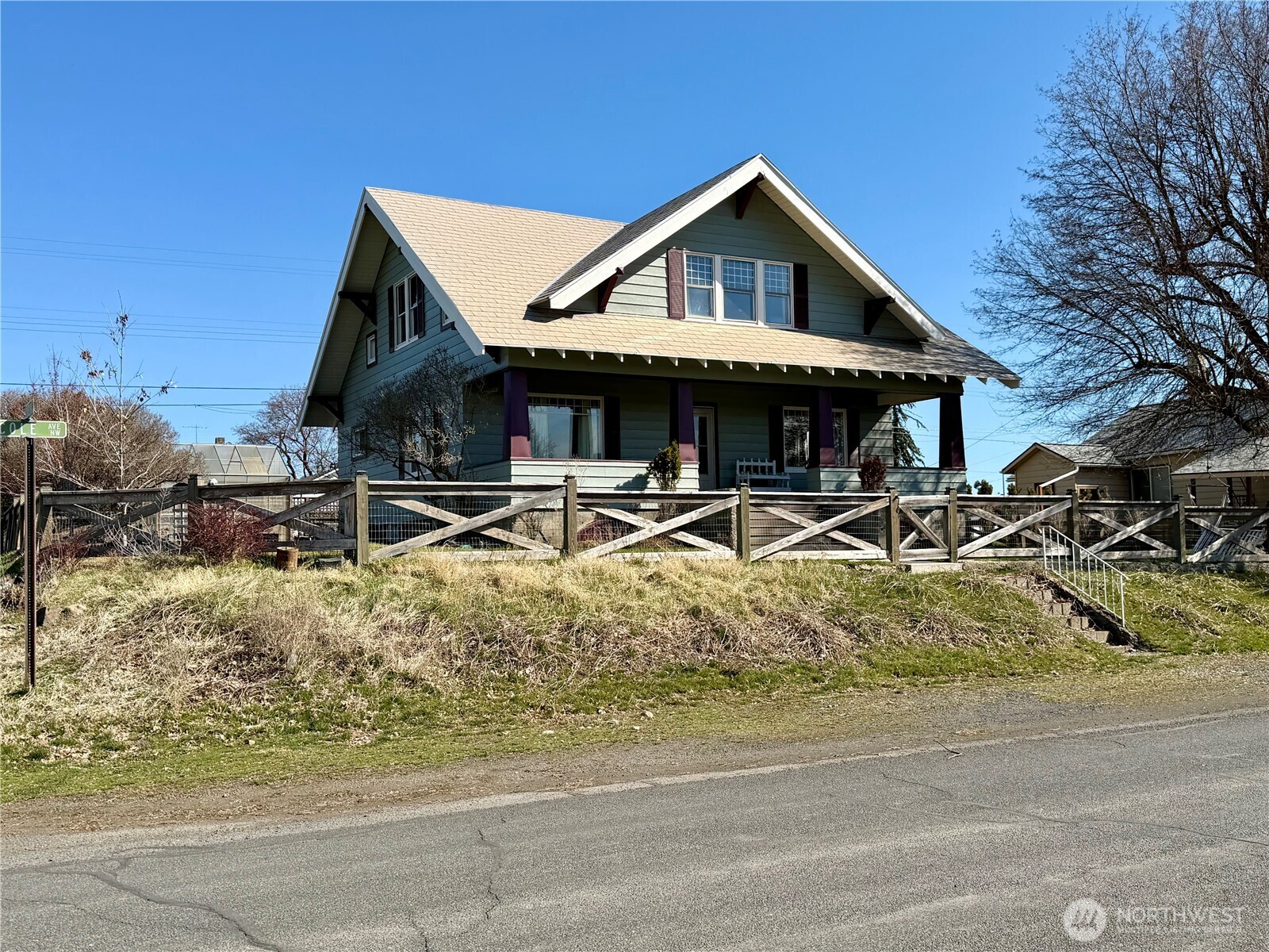 215 Nw Cole Avenue Property Photo 1