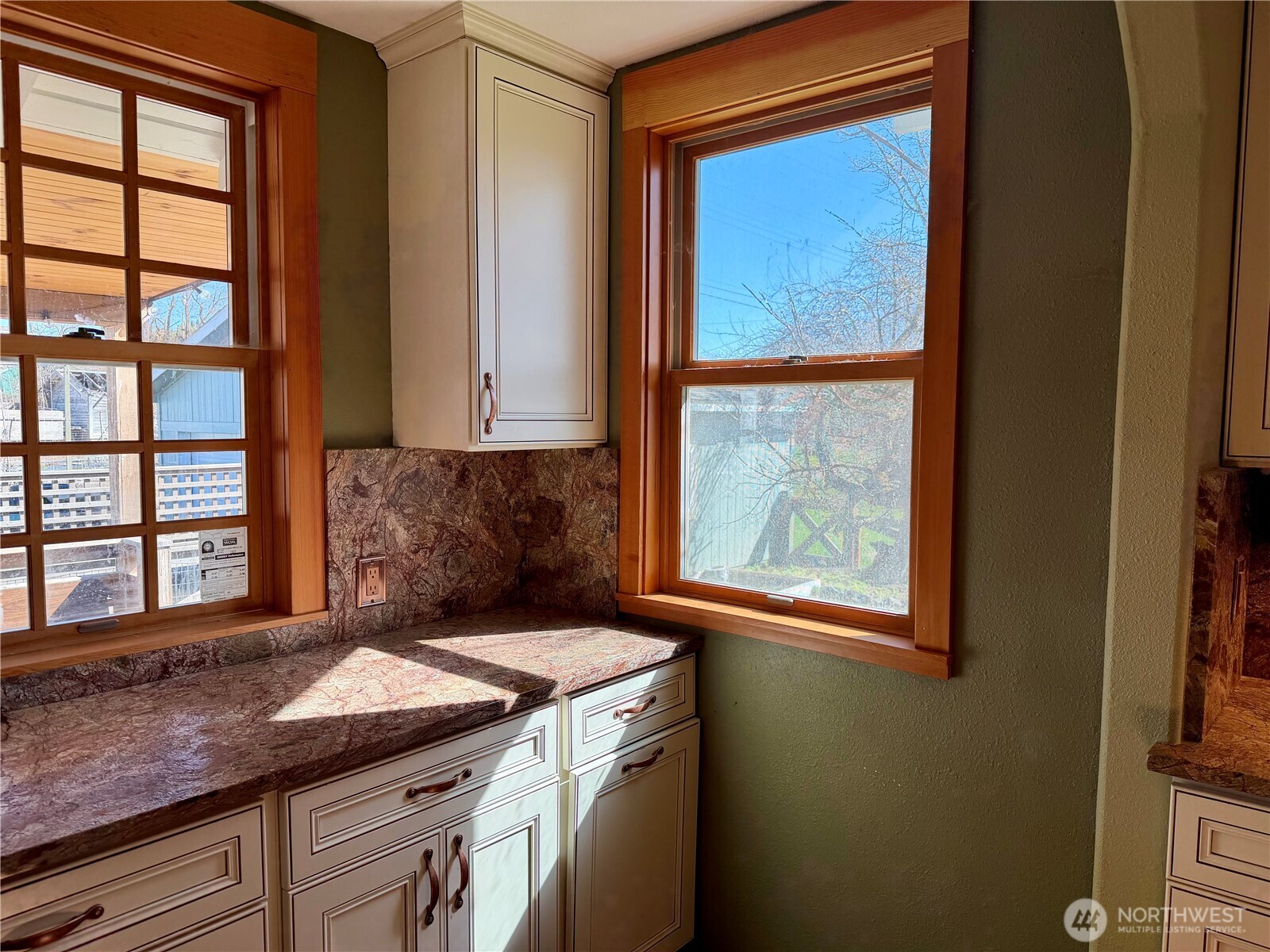 215 Nw Cole Avenue Property Photo 6