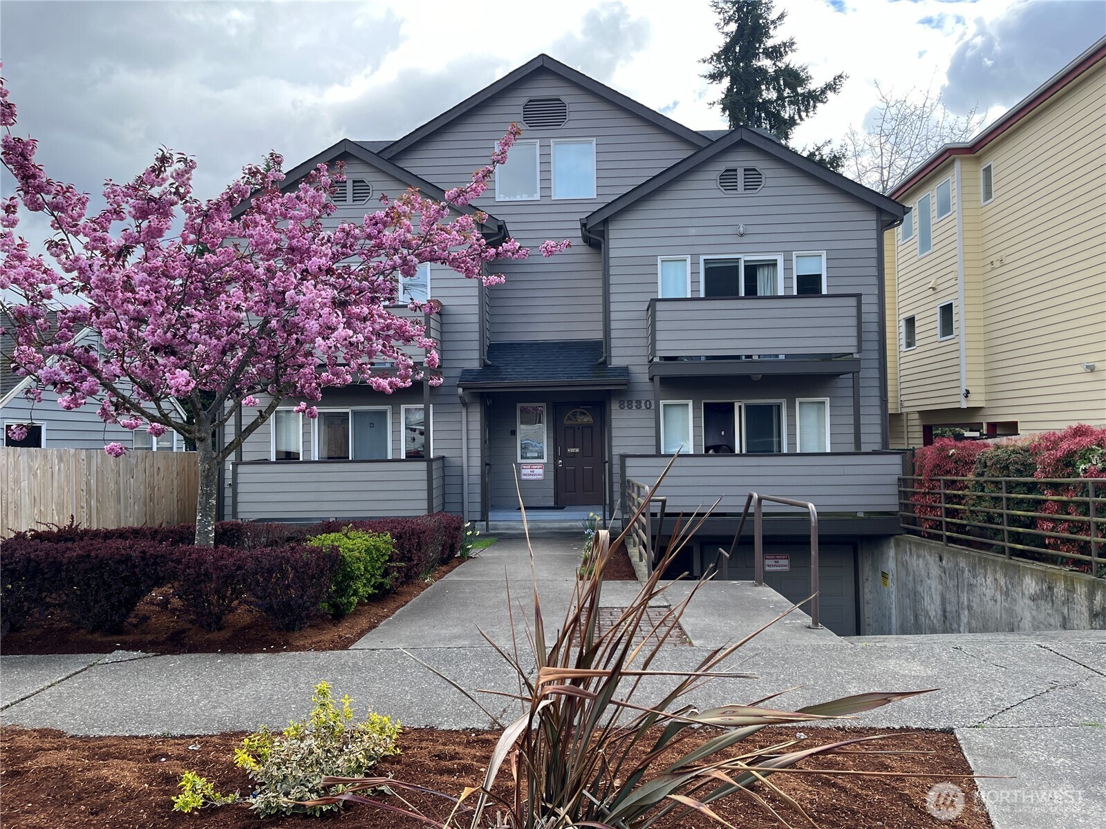 8830 Nesbit Avenue Property Photo 3