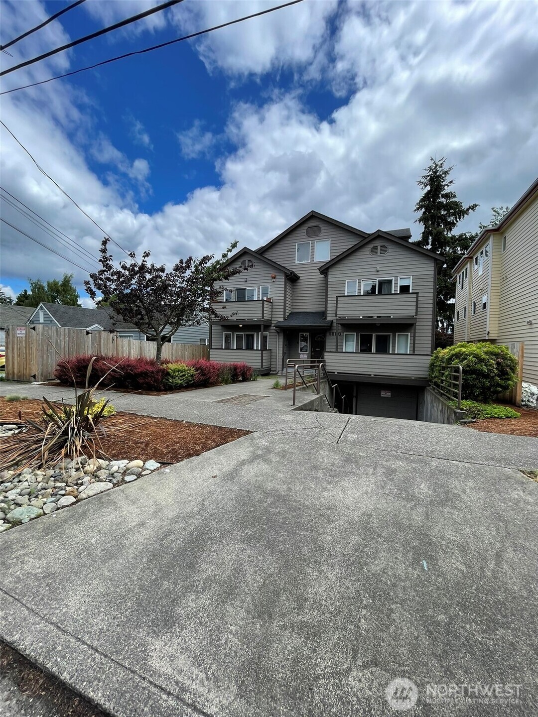 8830 Nesbit Avenue Property Photo 8