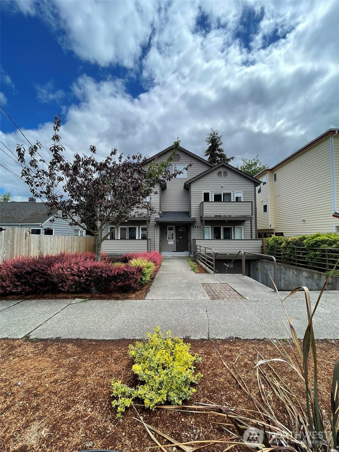 8830 Nesbit Avenue Property Photo 10