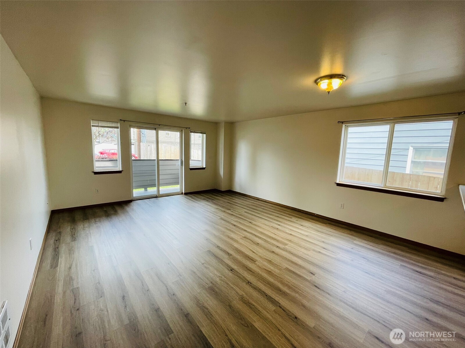 8830 Nesbit Avenue Property Photo 20