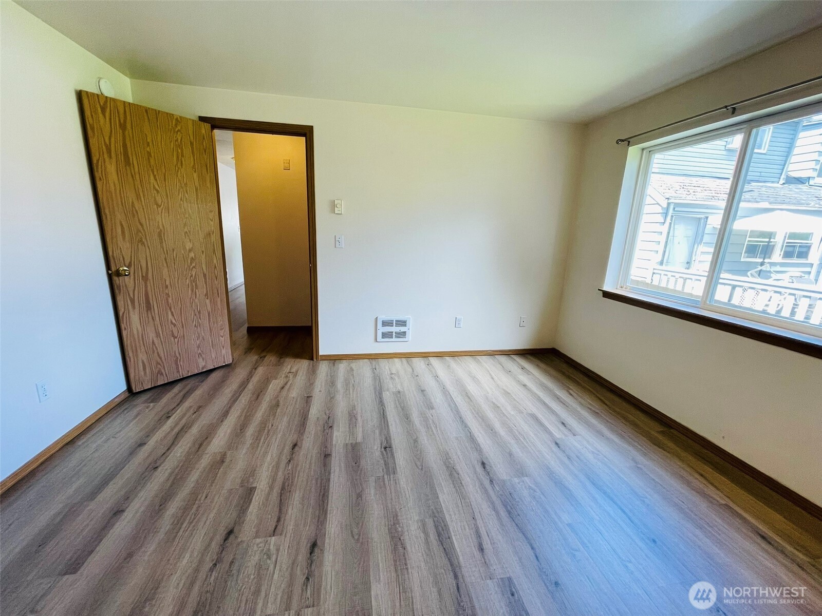 8830 Nesbit Avenue Property Photo 26