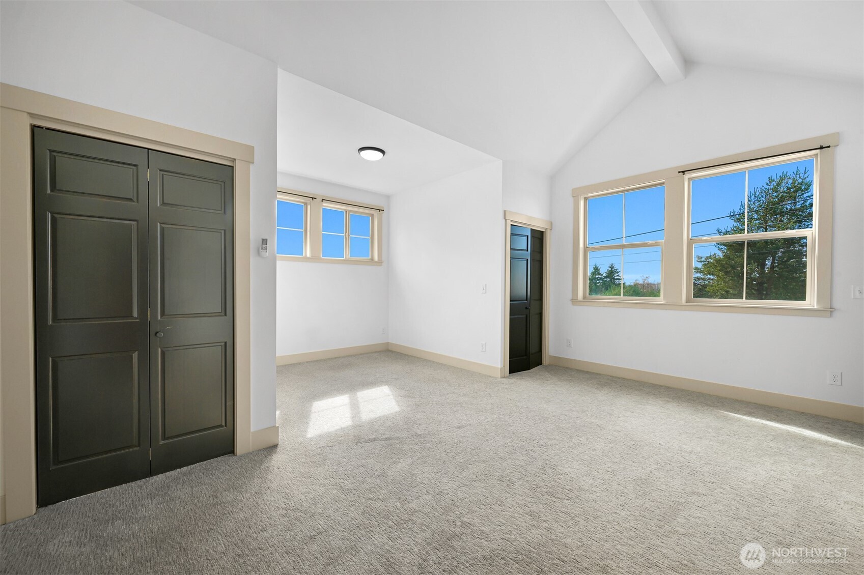 1479 W Smith Road Property Photo 26