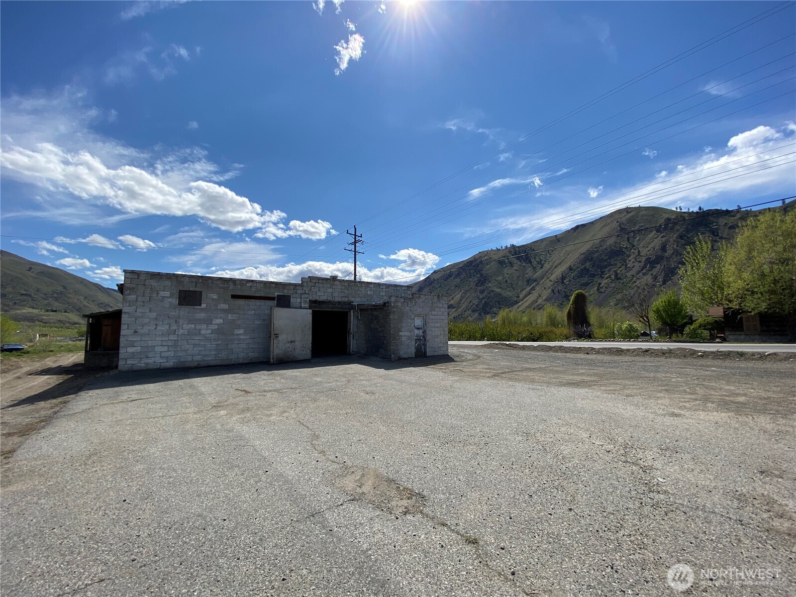 13954 Us 2 Property Photo 13
