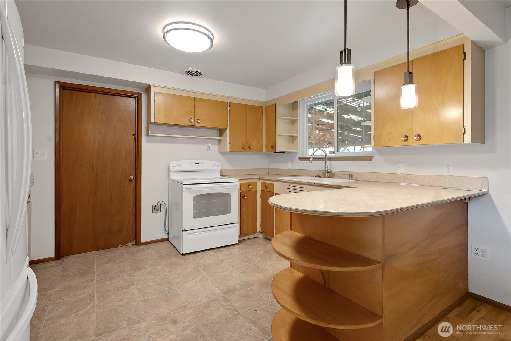 12019 Bingham Avenue Property Photo 8