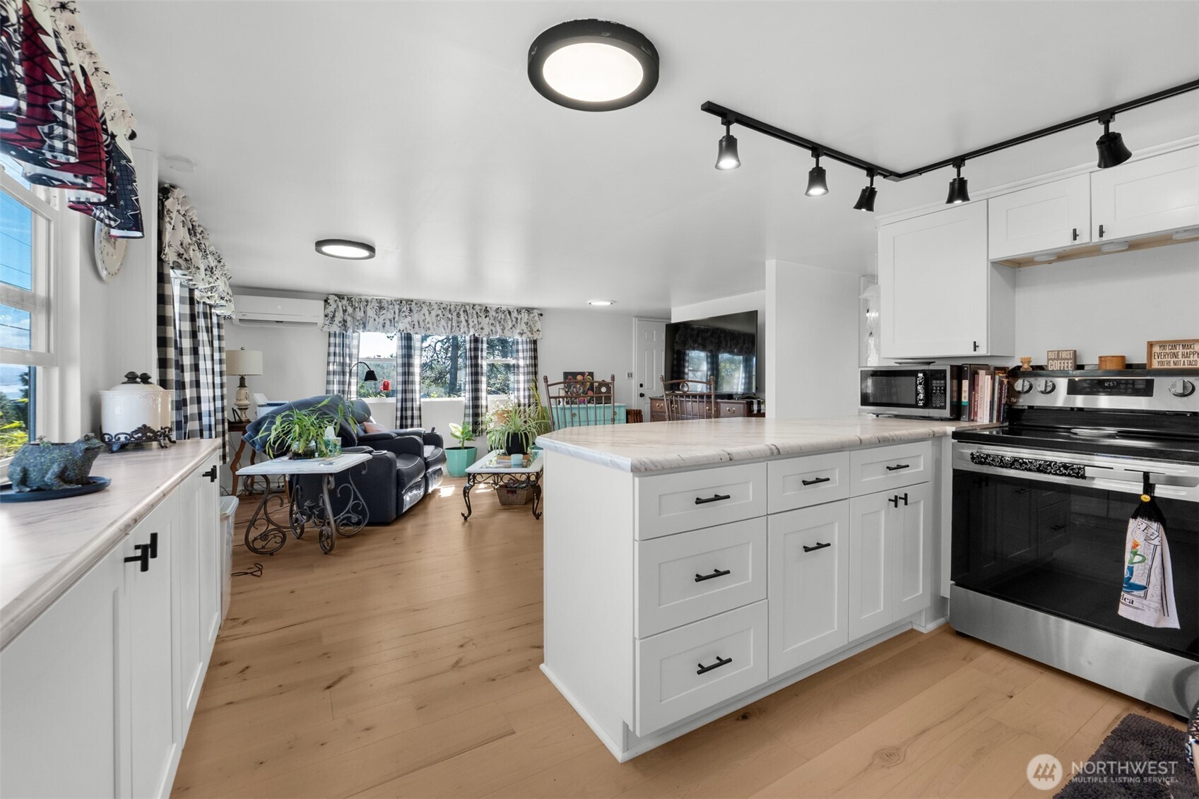 21 2nd Street Property Photo 10