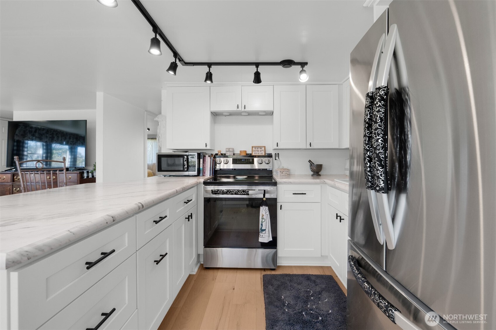 21 2nd Street Property Photo 11