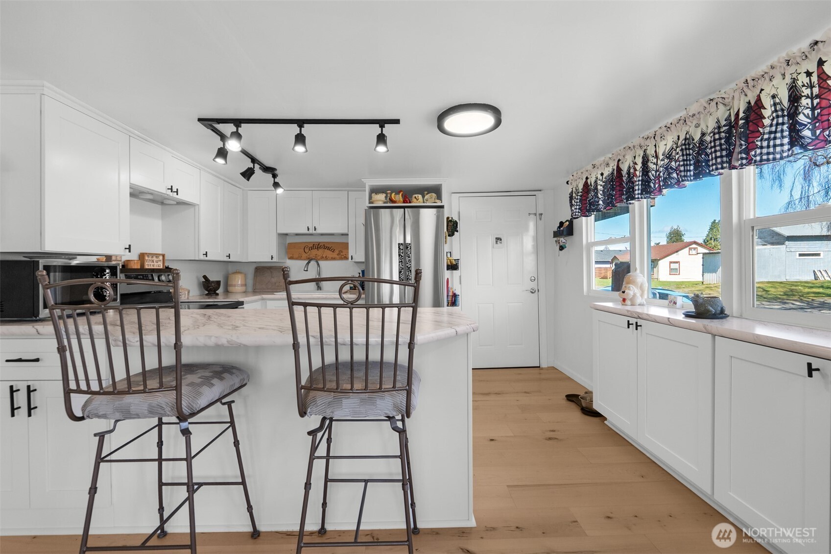 21 2nd Street Property Photo 13