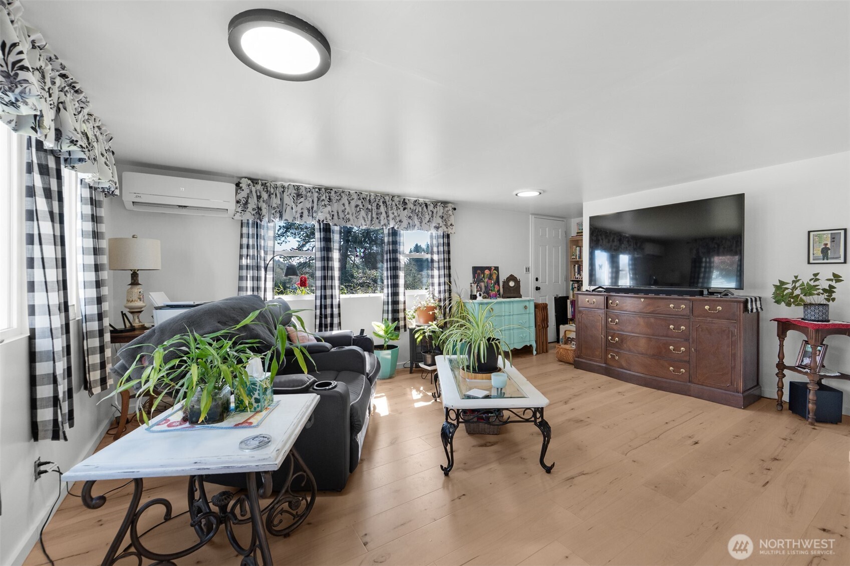 21 2nd Street Property Photo 15