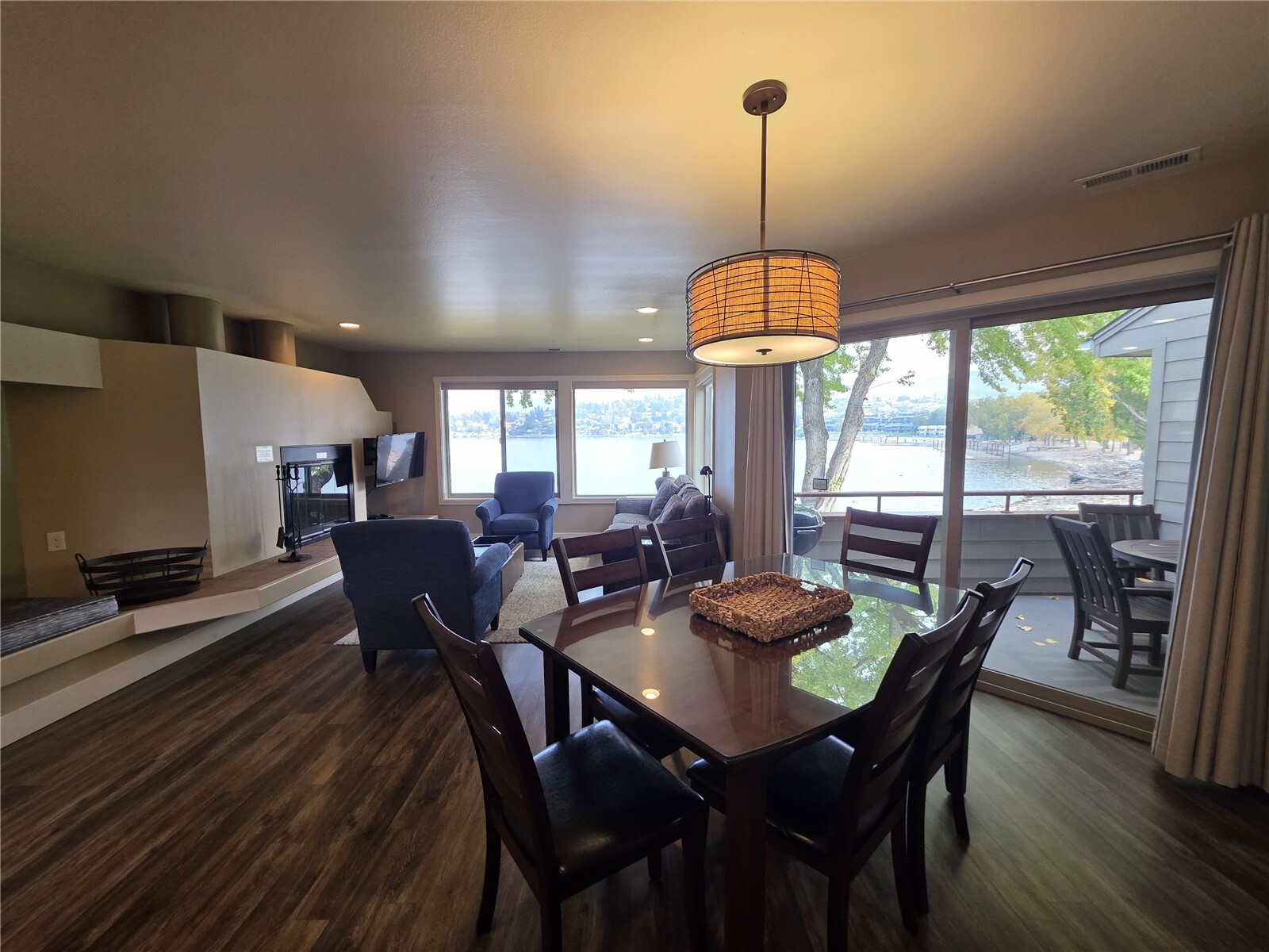 1 Beach 570-g Property Photo 1