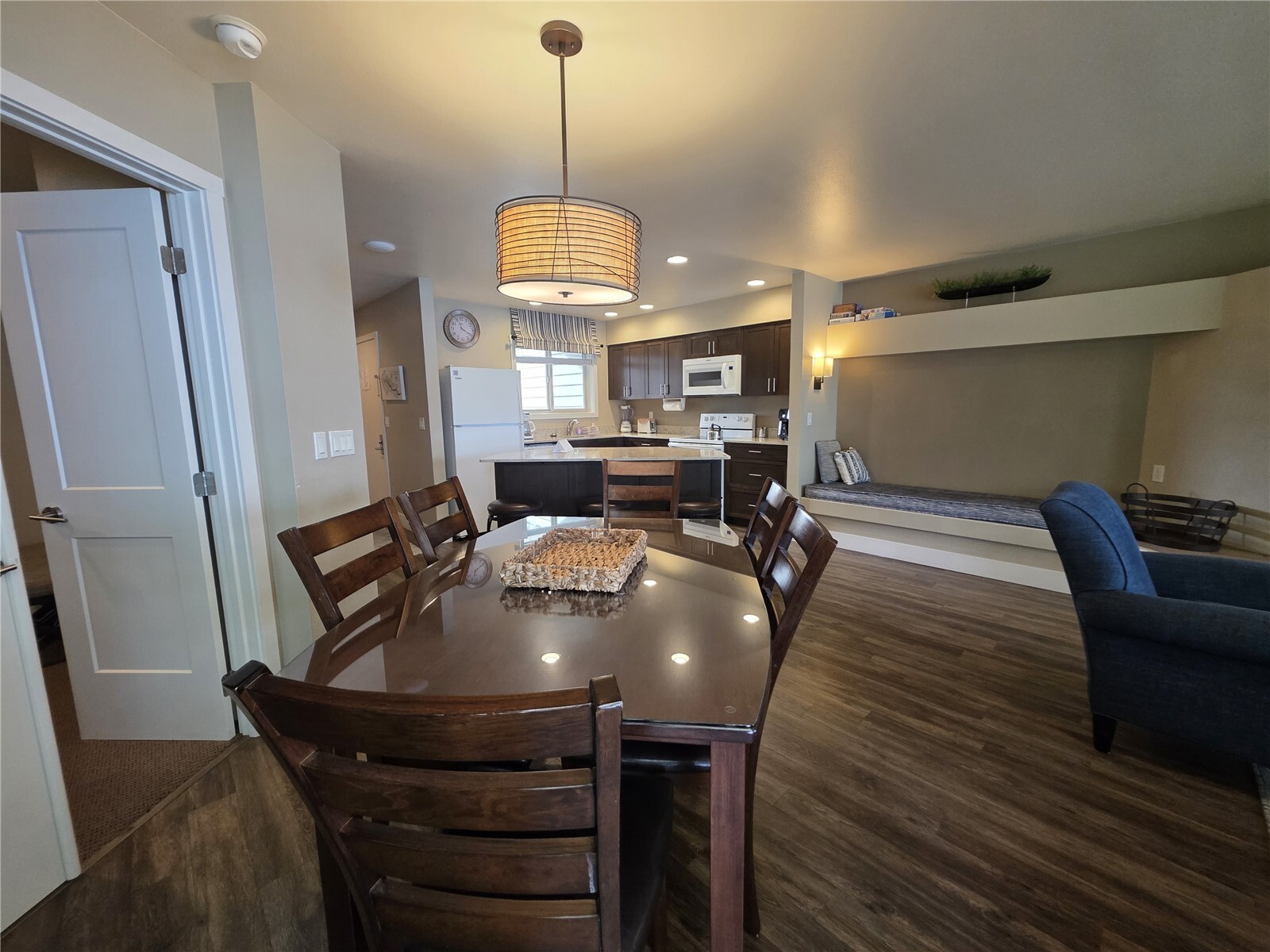 1 Beach 570-g Property Photo 6