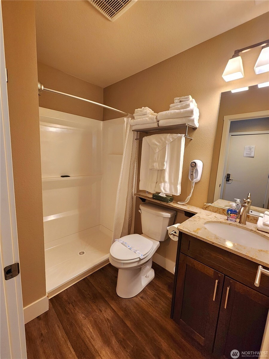 1 Beach 570-g Property Photo 11