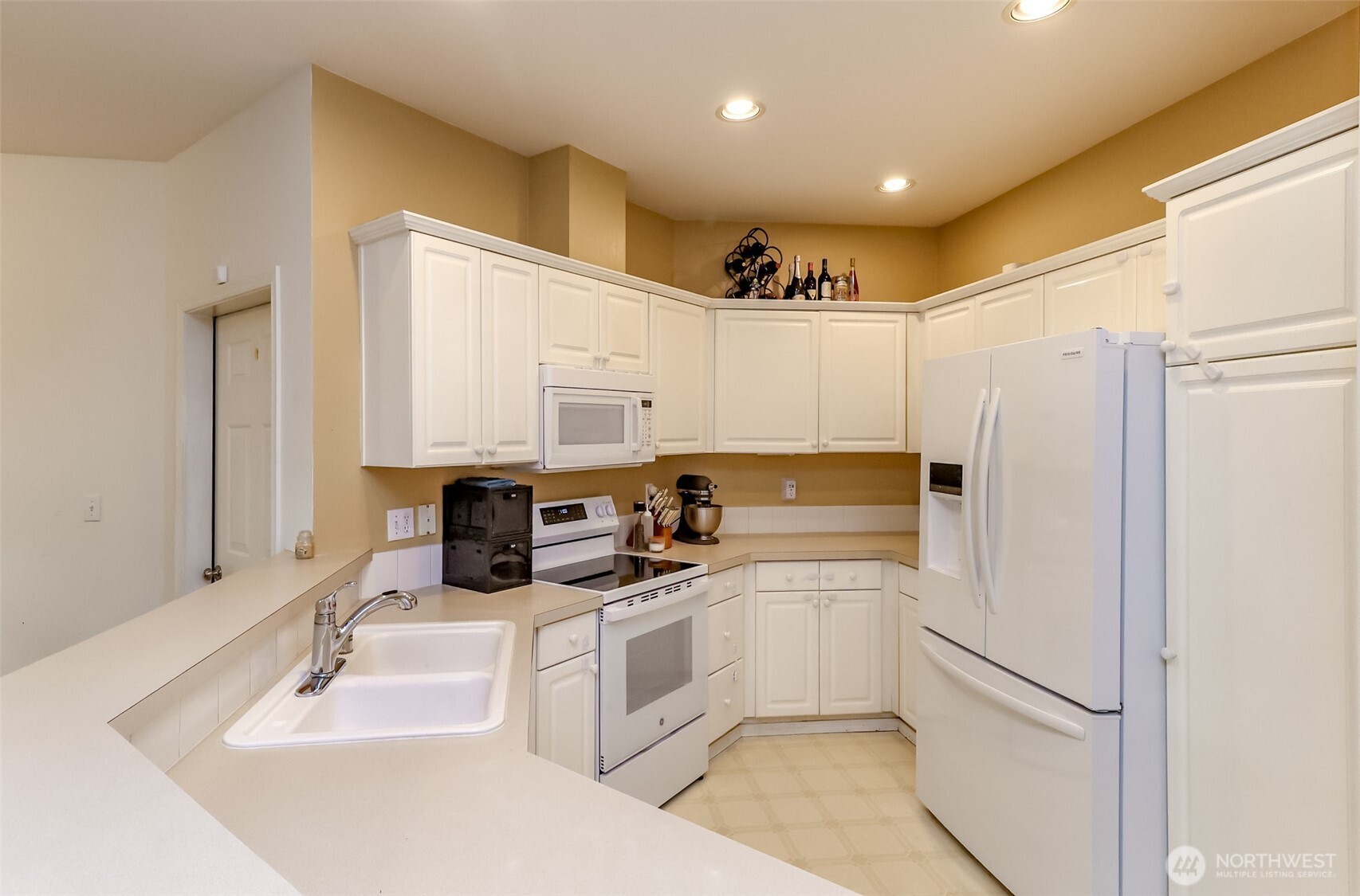 2166 Palisade Boulevard A-4 Property Photo 12