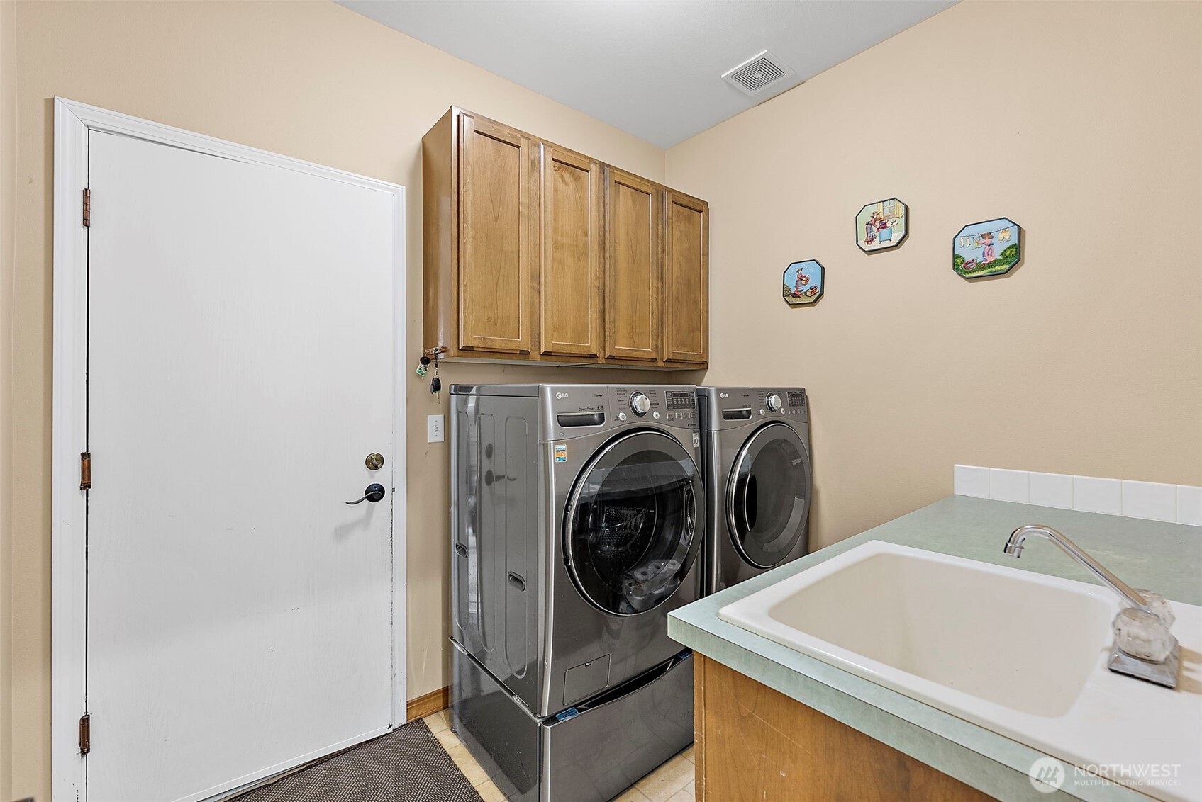 12137 Dream Street Property Photo 13