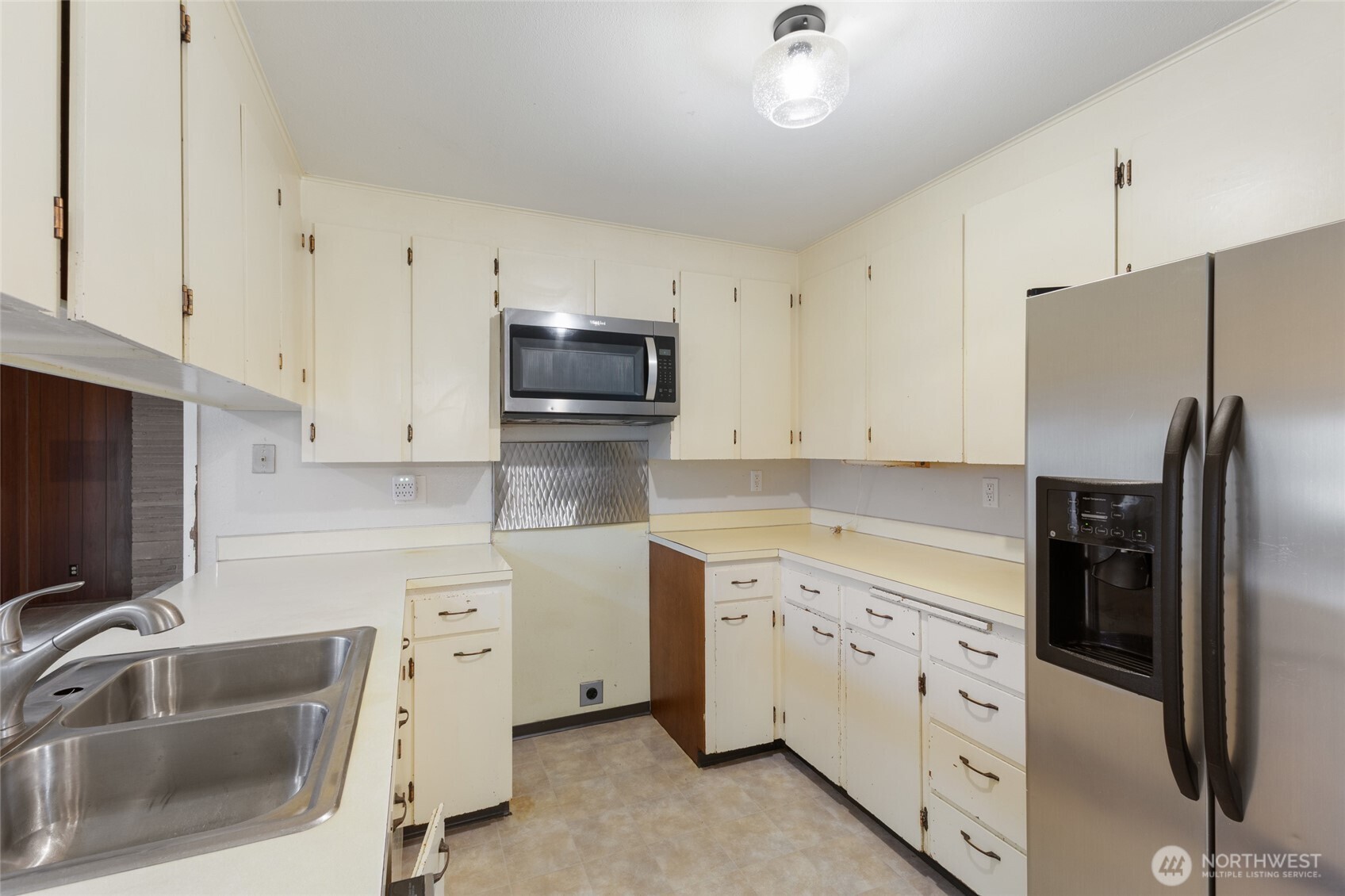 603 N Crestview Drive Property Photo 14