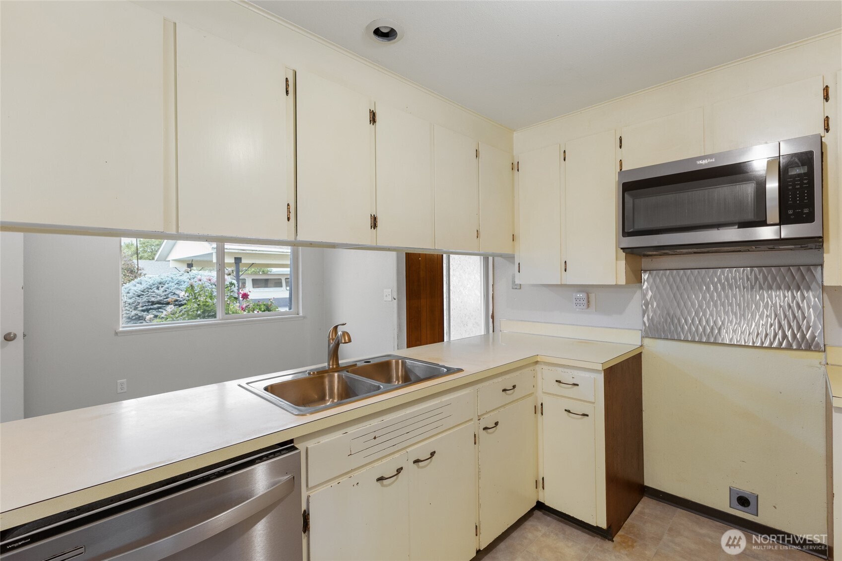 603 N Crestview Drive Property Photo 15