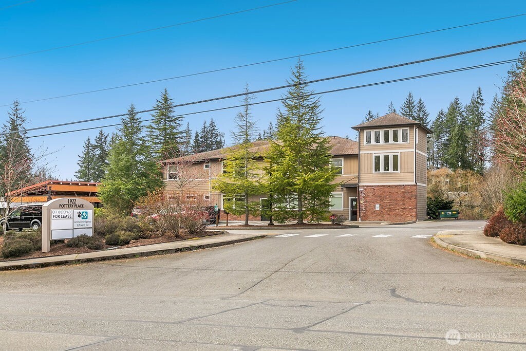 1922 Pottery Avenue Property Photo 1