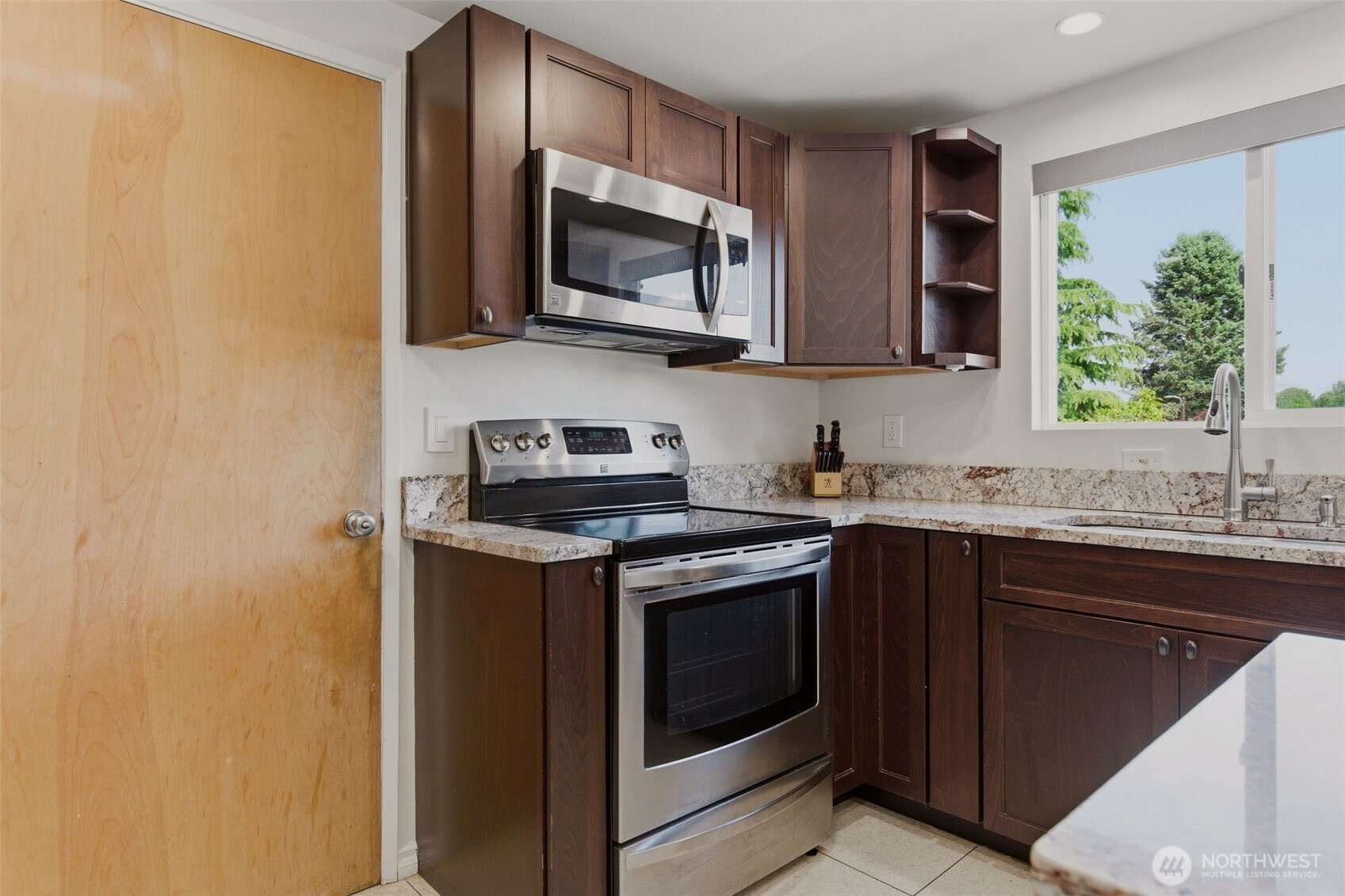 20707 31st Place Property Photo 10