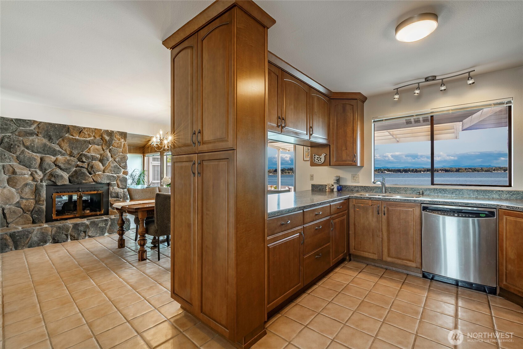 5411 Nootka Loop Property Photo 8